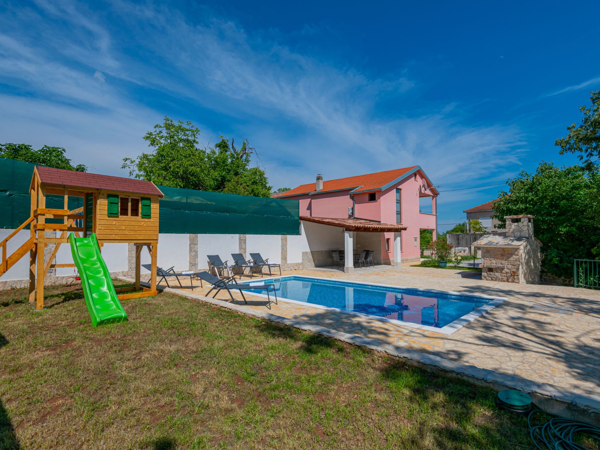 Haus in Grubine mit Außenpool-Binnen