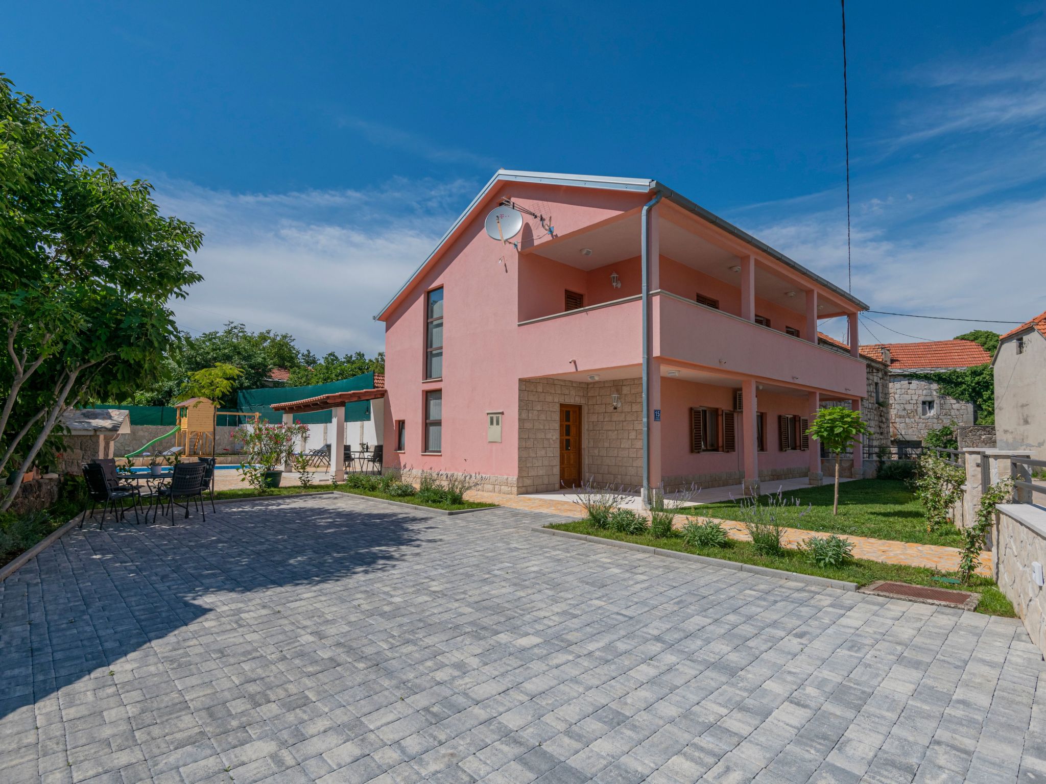 Haus in Grubine mit Außenpool-Binnen