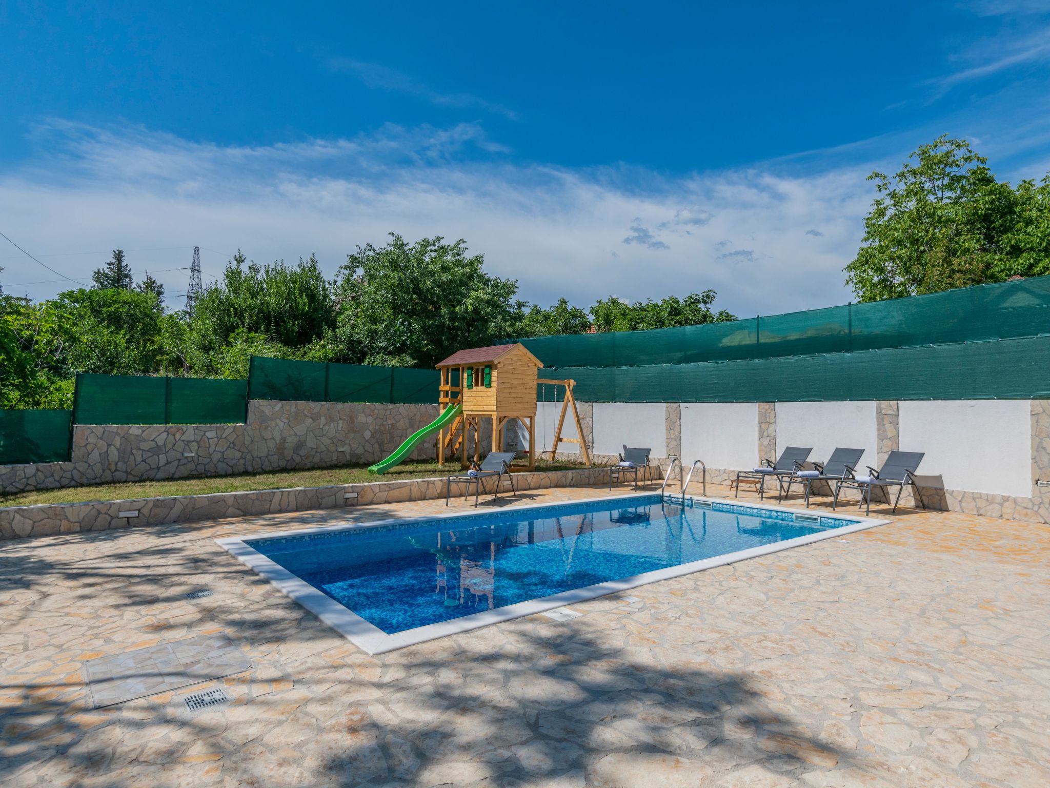 Haus in Grubine mit Außenpool-Binnen