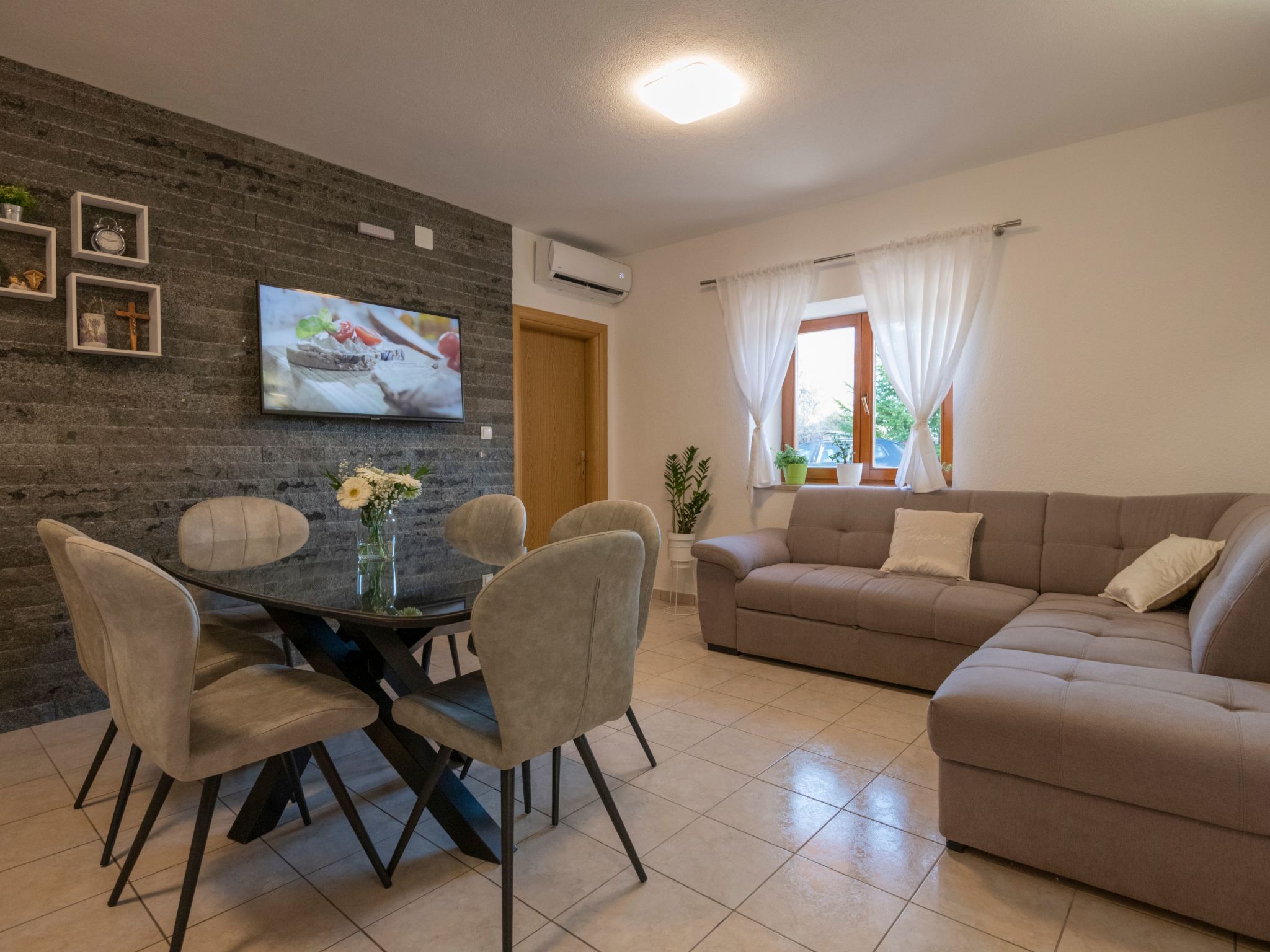 Haus in Grubine mit Außenpool-Binnen