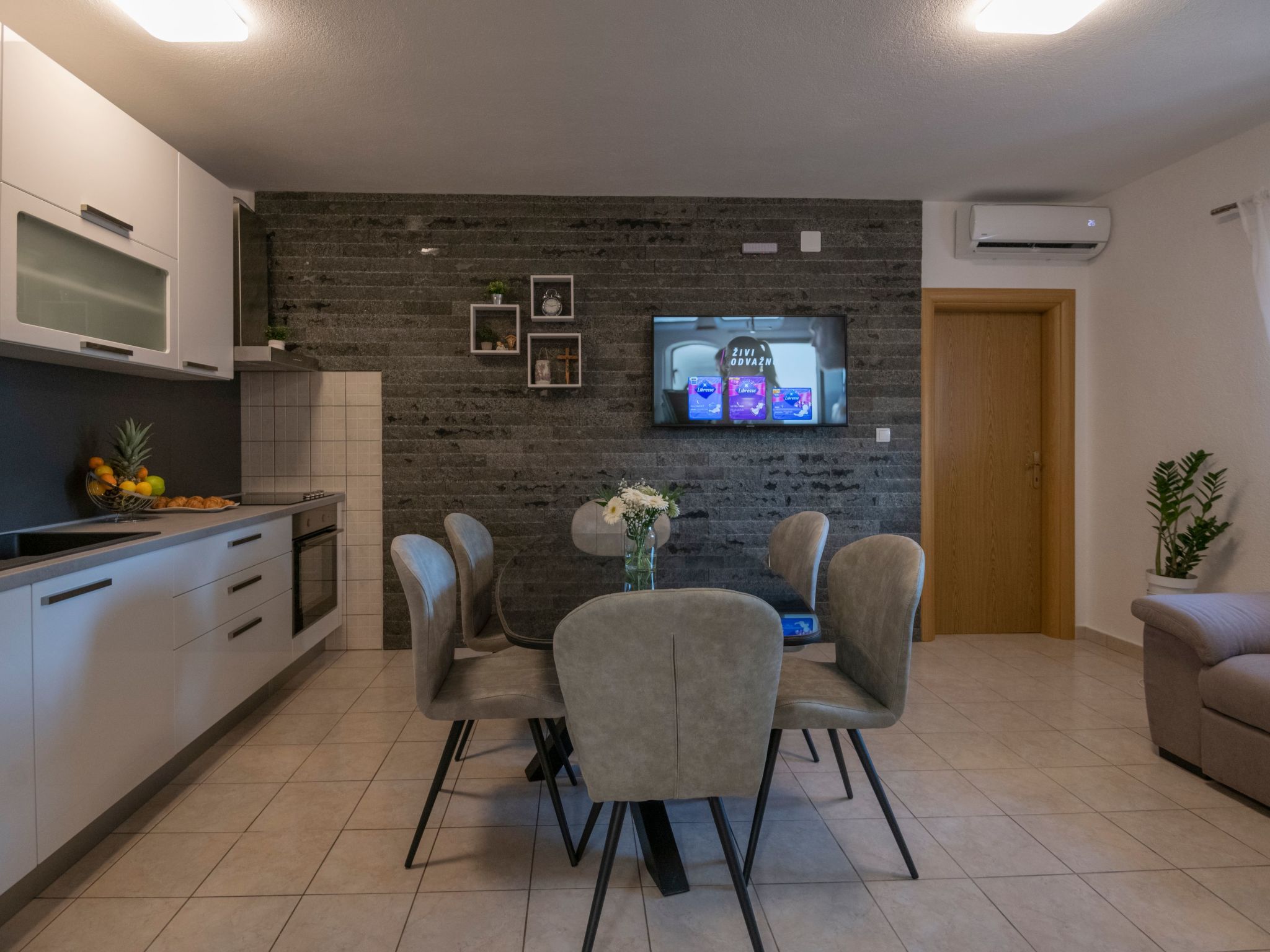 Haus in Grubine mit Außenpool-Binnen