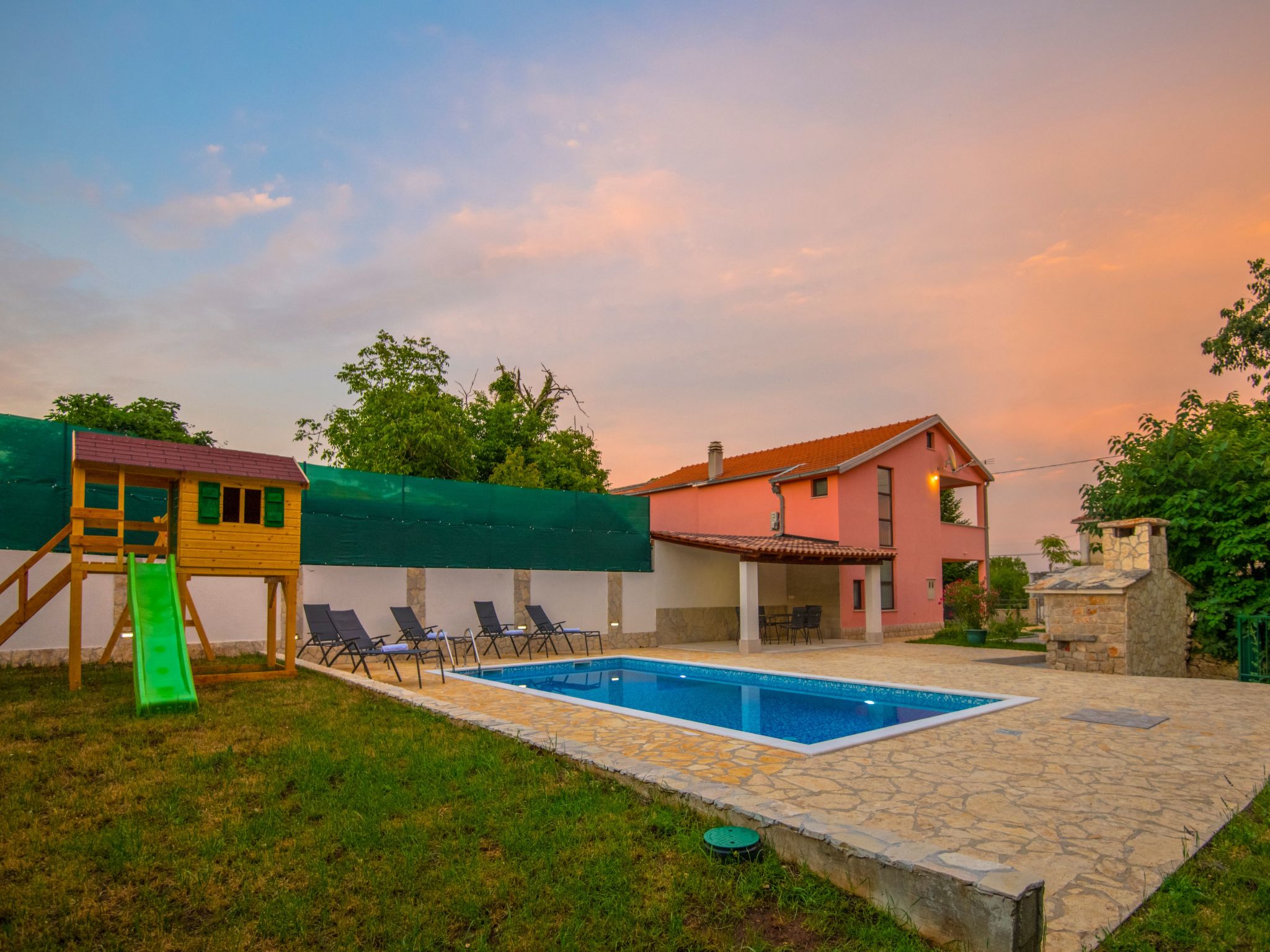 Haus in Grubine mit Außenpool-Binnen