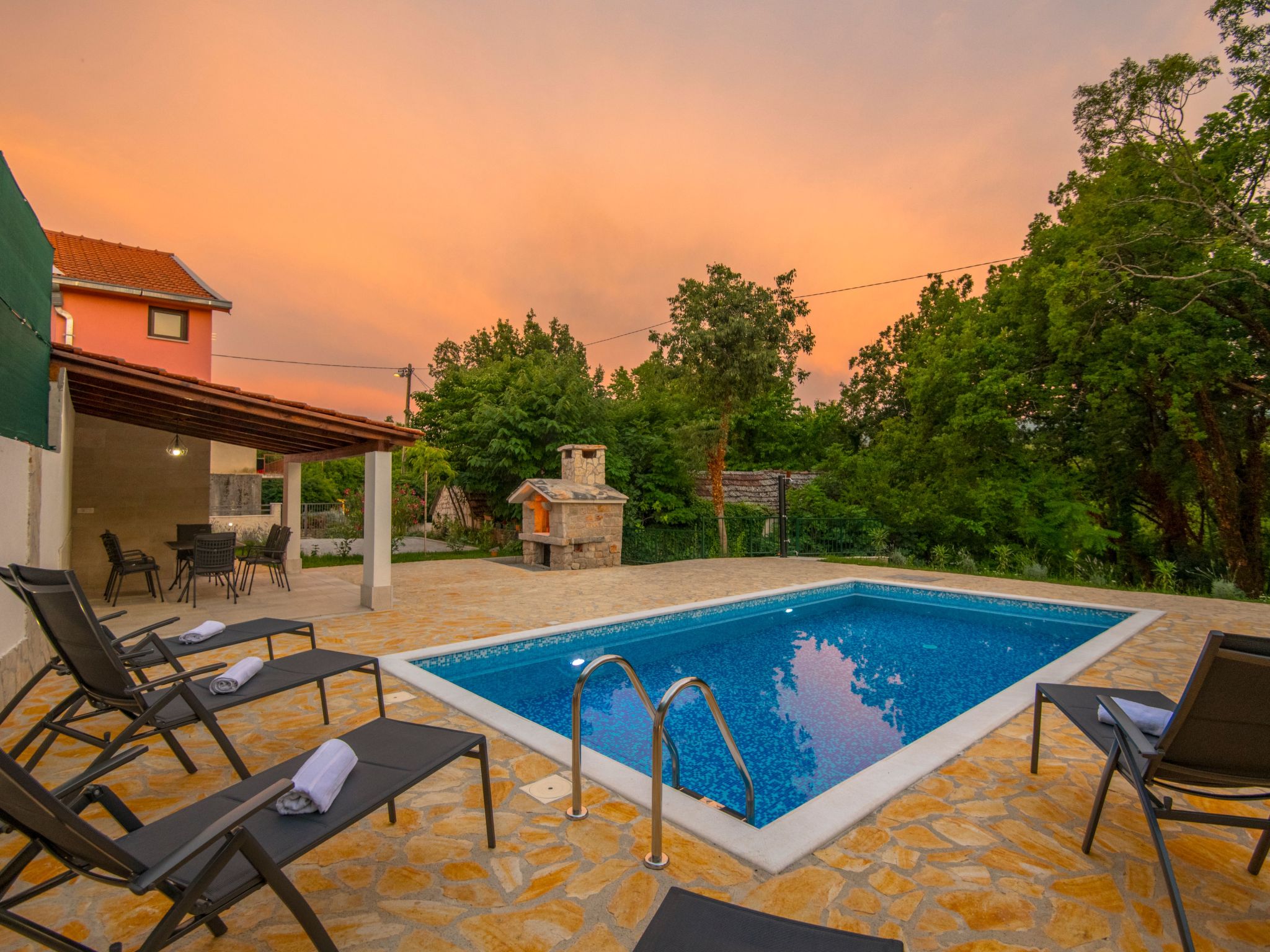 Haus in Grubine mit Außenpool-Binnen