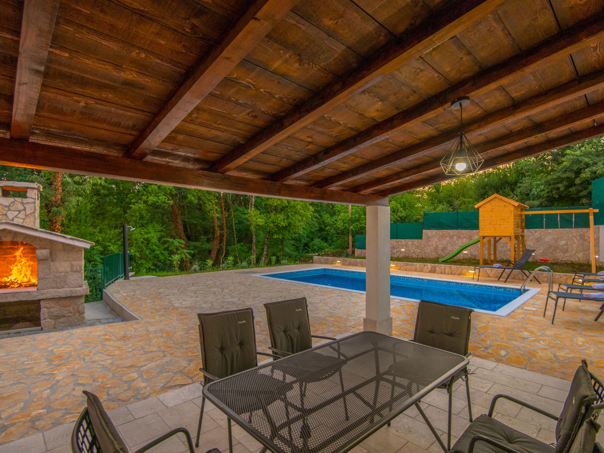 Haus in Grubine mit Außenpool-Binnen