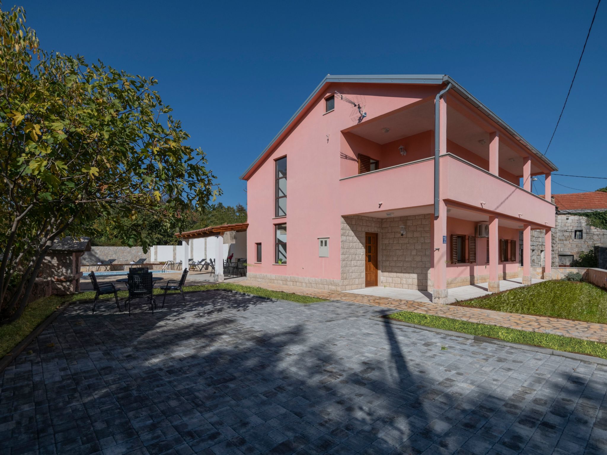 Haus in Grubine mit Außenpool-Binnen