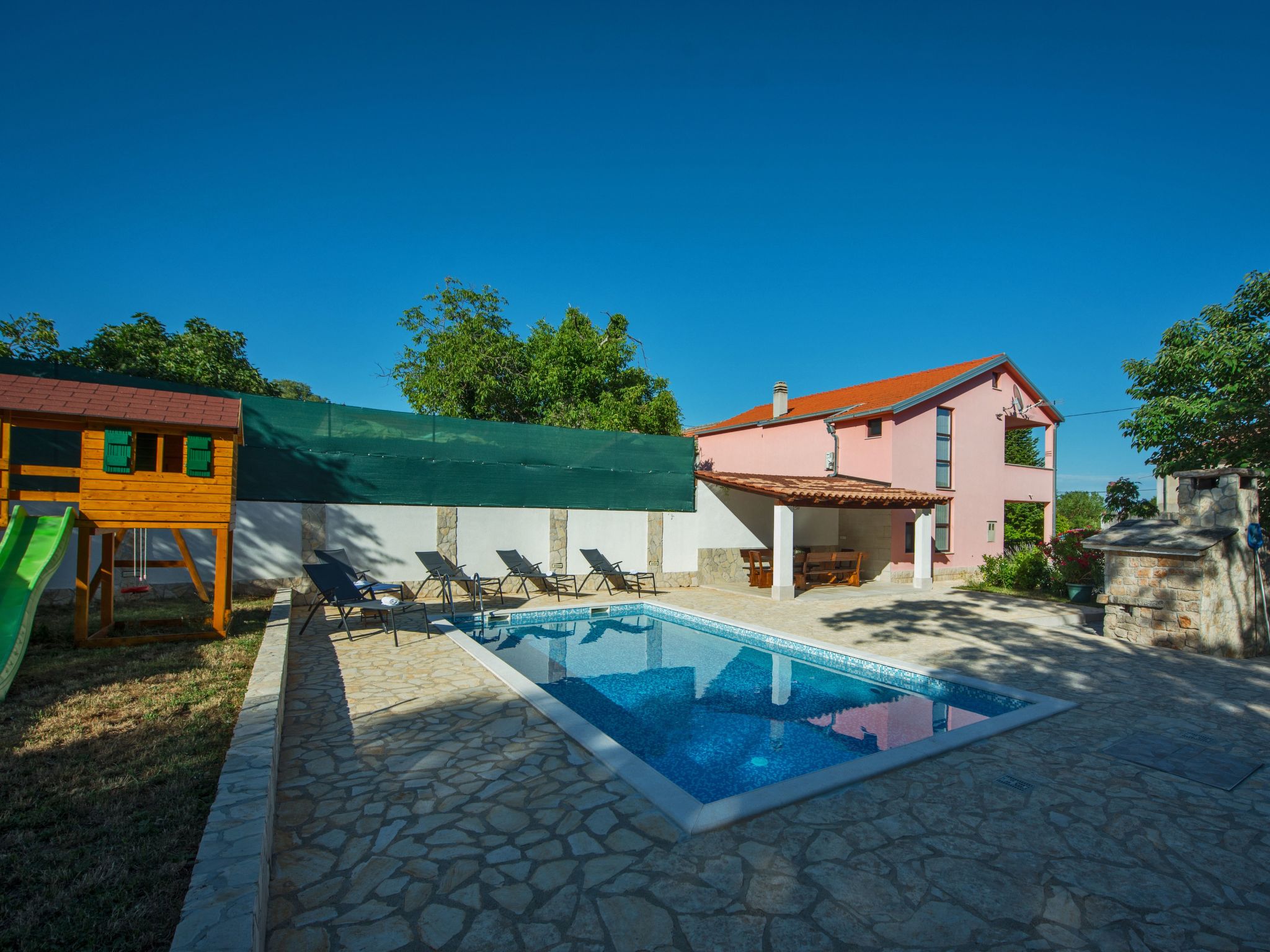 Haus in Grubine mit Außenpool-Binnen