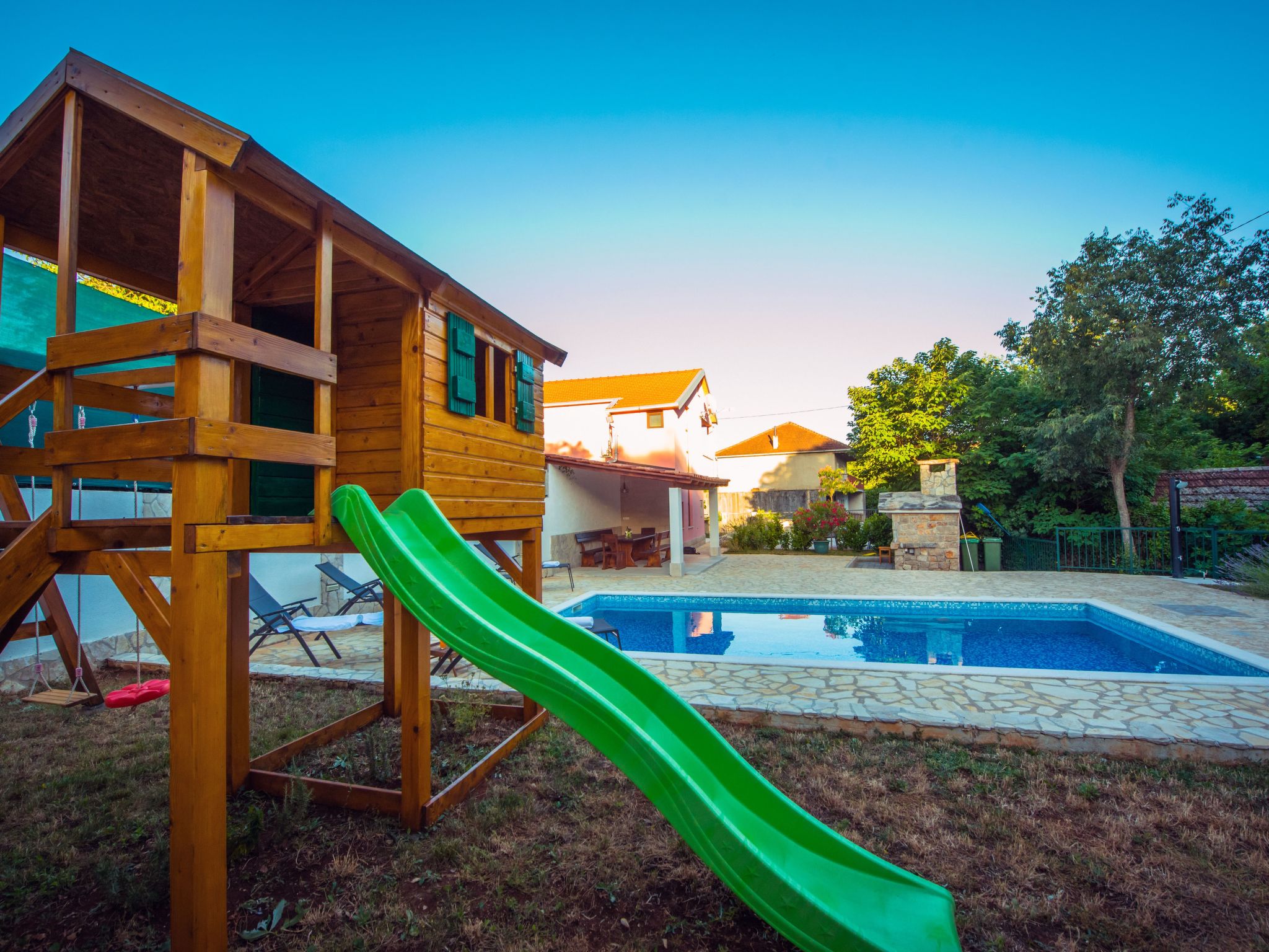 Haus in Grubine mit Außenpool-Binnen