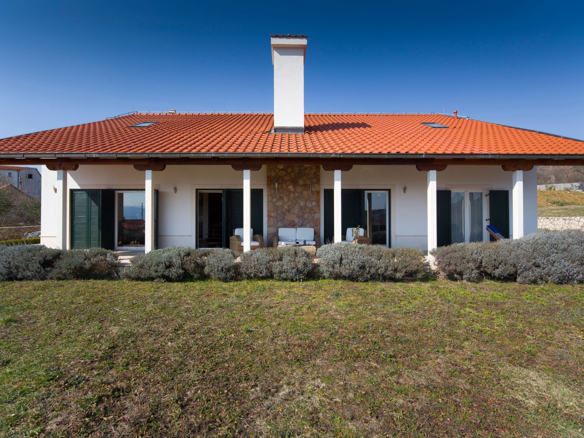 Ferienvilla mit Garten, Grill und Terrasse