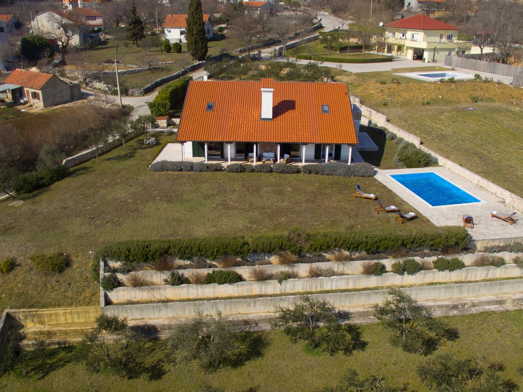 Ferienvilla mit Garten, Grill und Terrasse-Drinnen