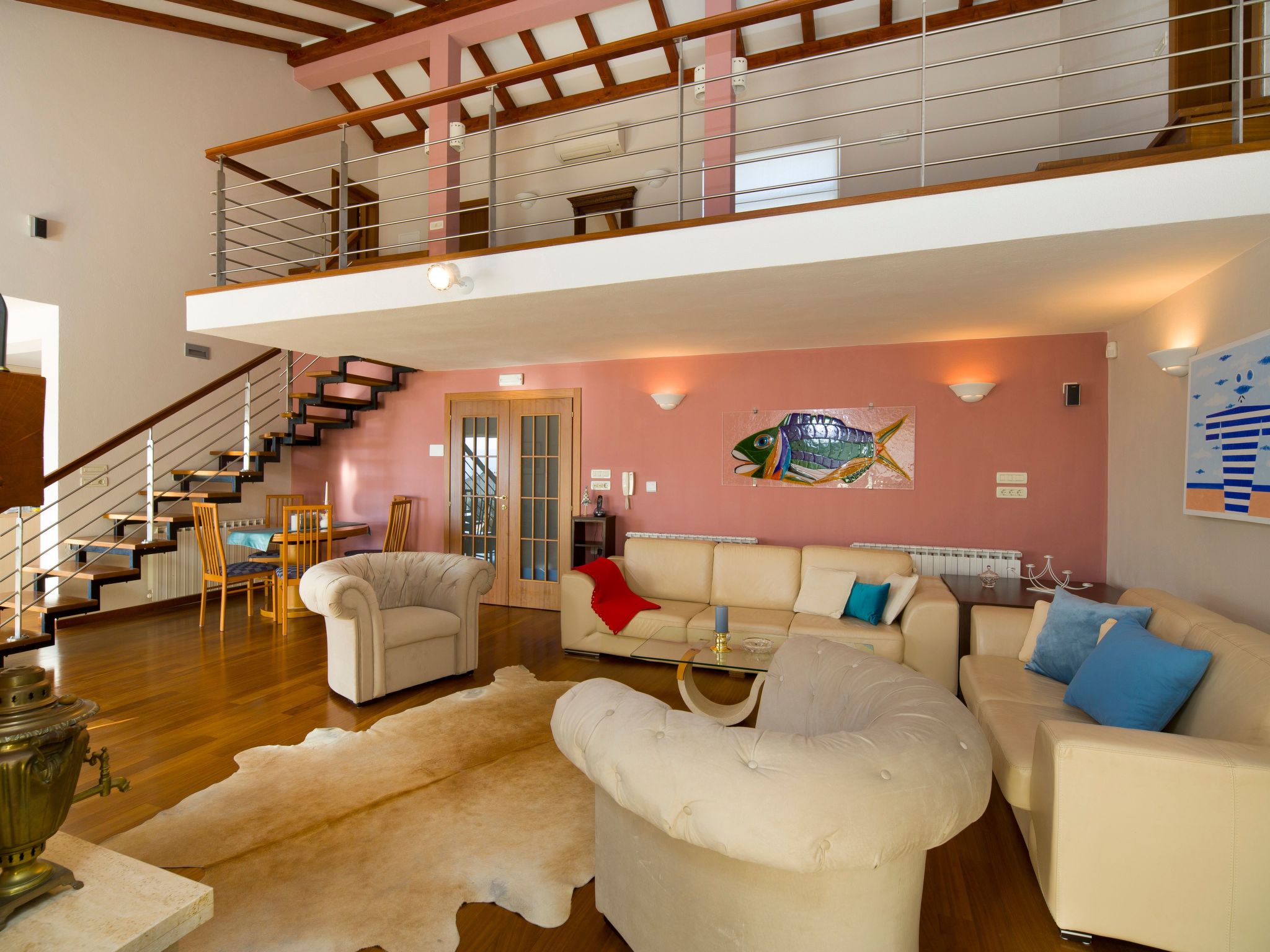 Ferienvilla mit Garten, Grill und Terrasse-Drinnen