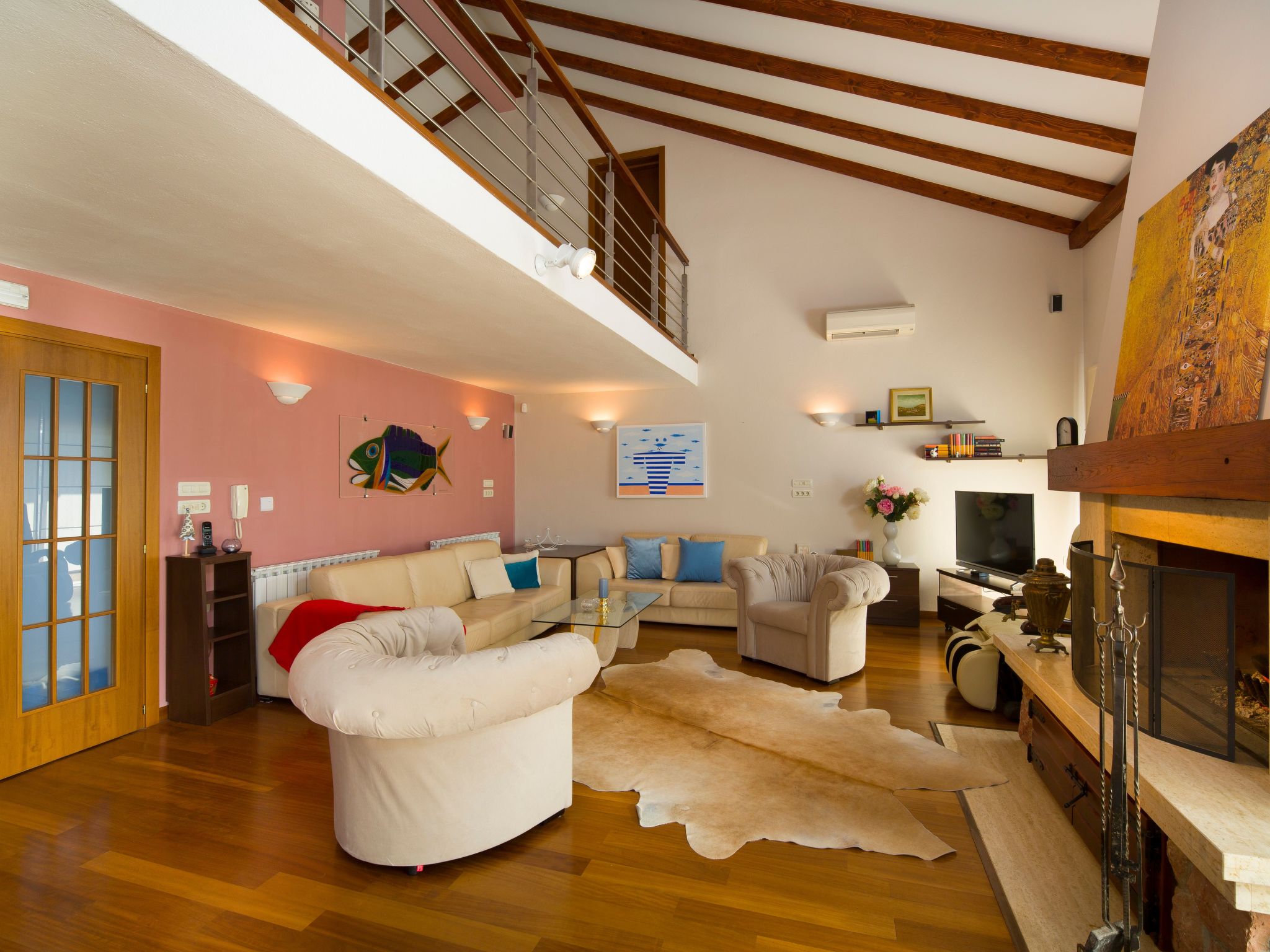 Ferienvilla mit Garten, Grill und Terrasse-Drinnen