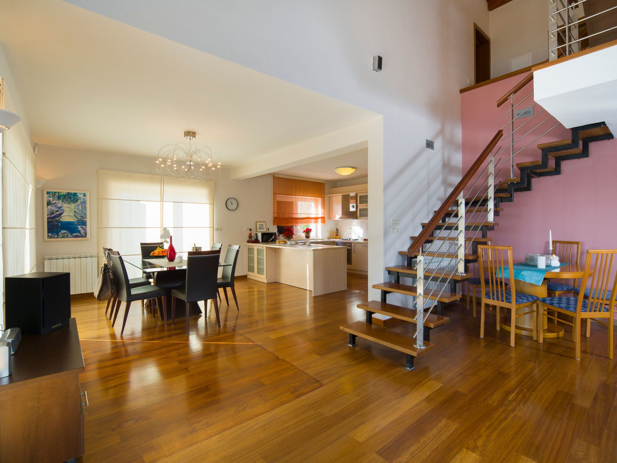 Ferienvilla mit Garten, Grill und Terrasse-Drinnen