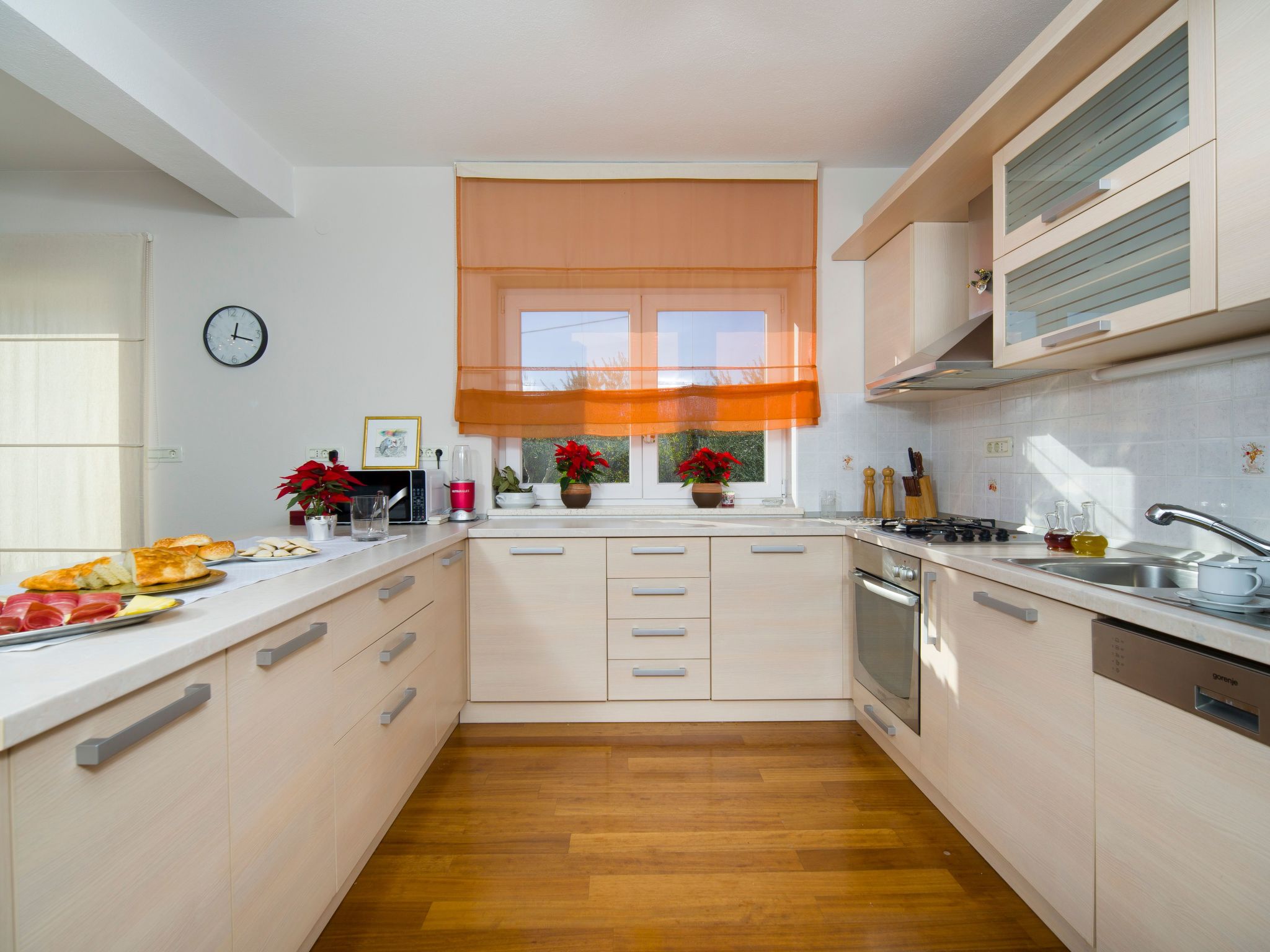 Ferienvilla mit Garten, Grill und Terrasse-Drinnen