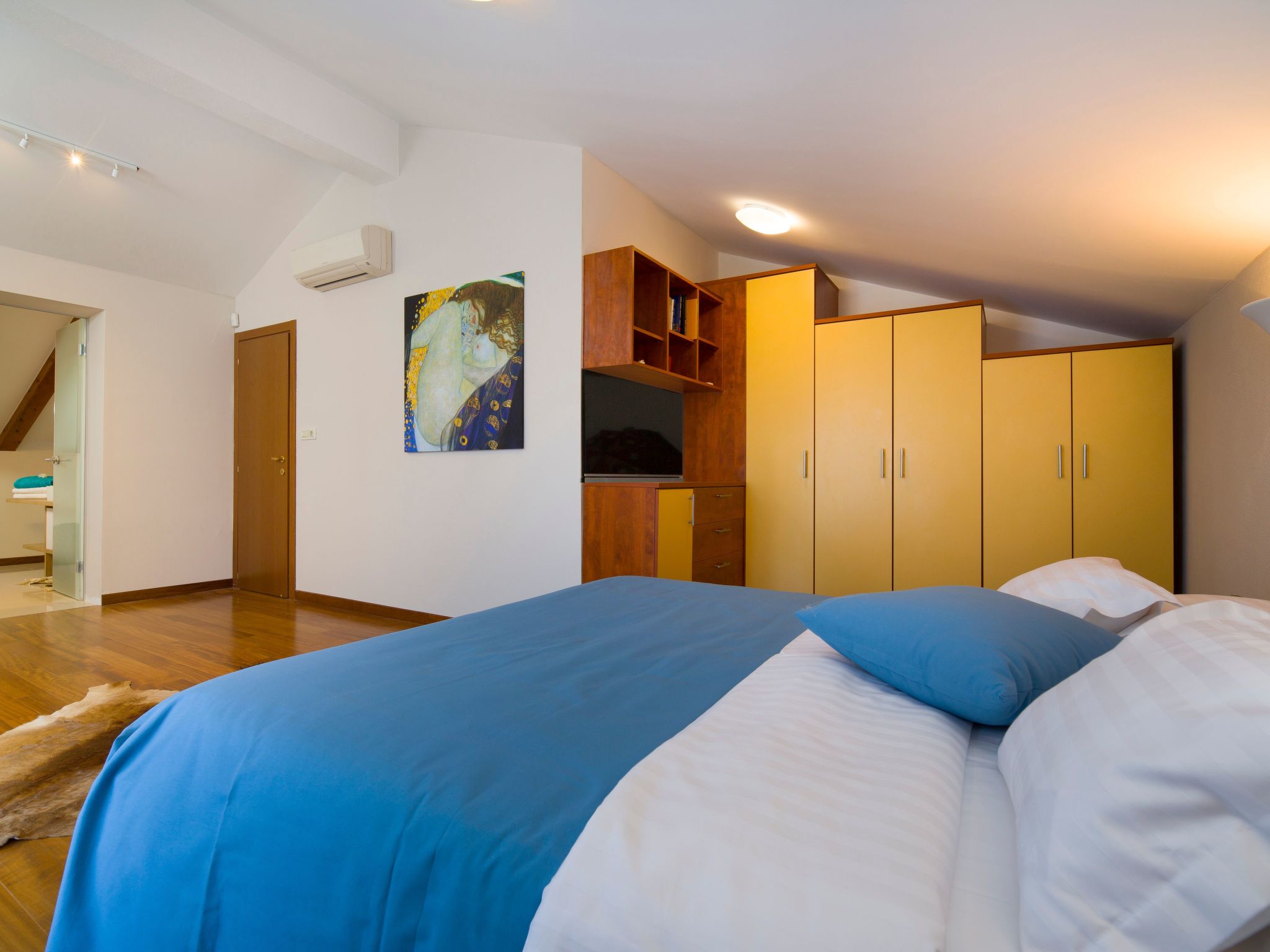 Ferienvilla mit Garten, Grill und Terrasse-Drinnen