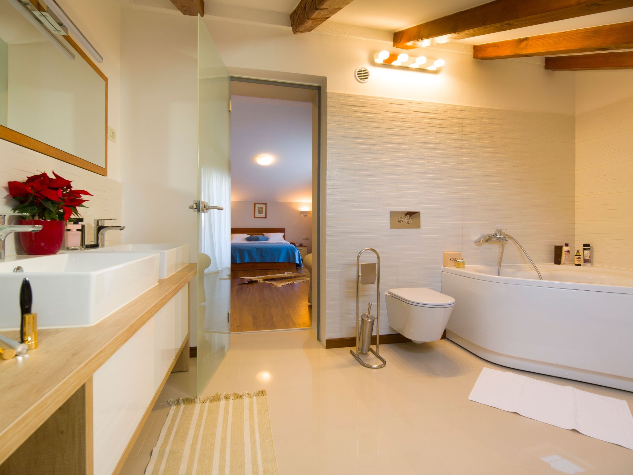 Ferienvilla mit Garten, Grill und Terrasse-Drinnen