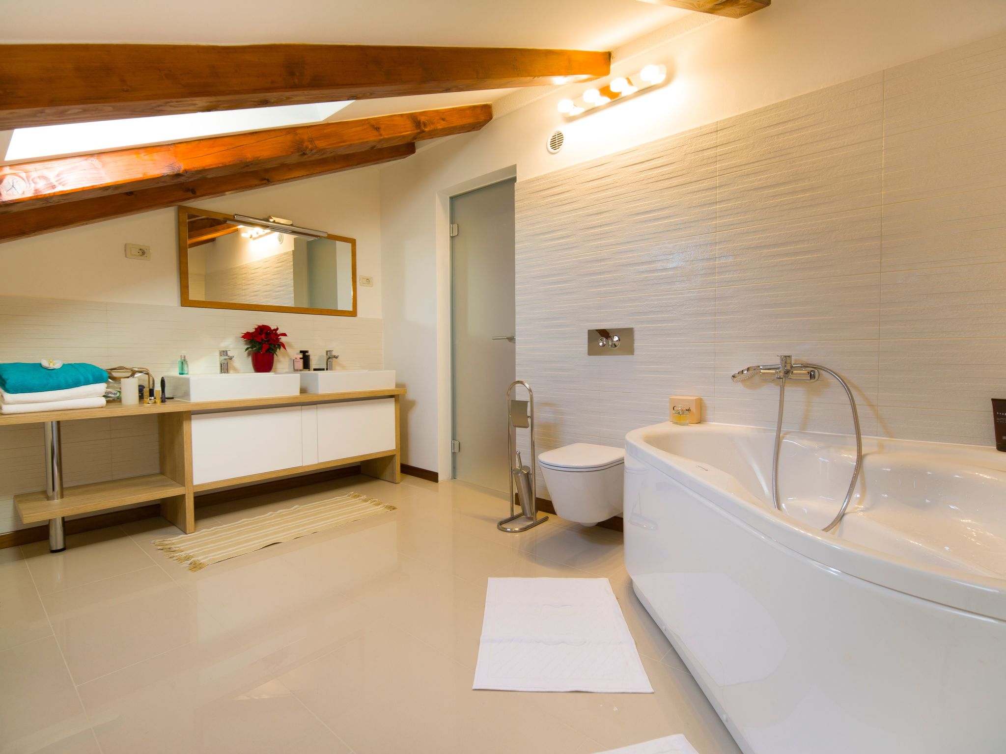 Ferienvilla mit Garten, Grill und Terrasse-Drinnen