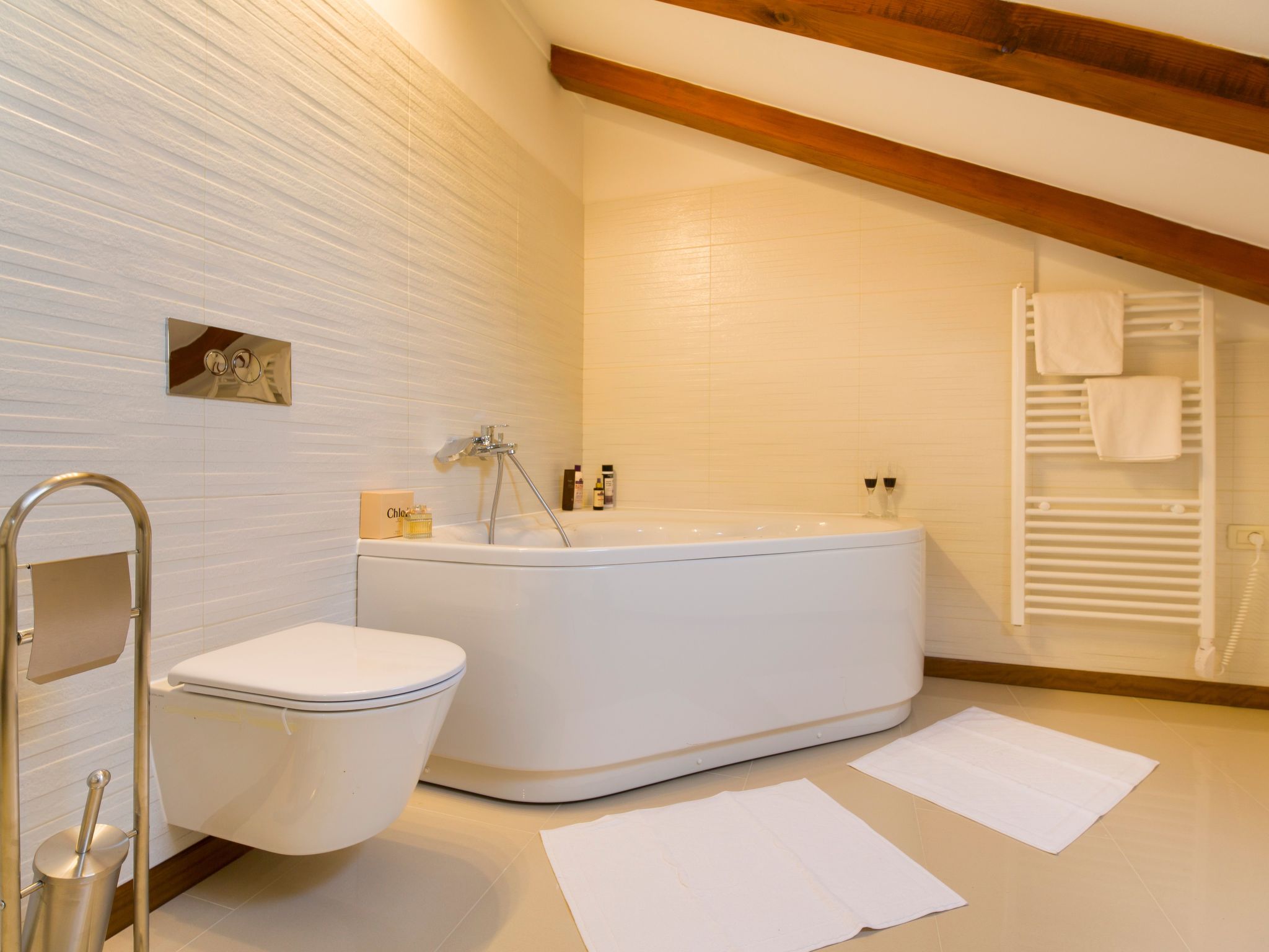 Ferienvilla mit Garten, Grill und Terrasse-Drinnen