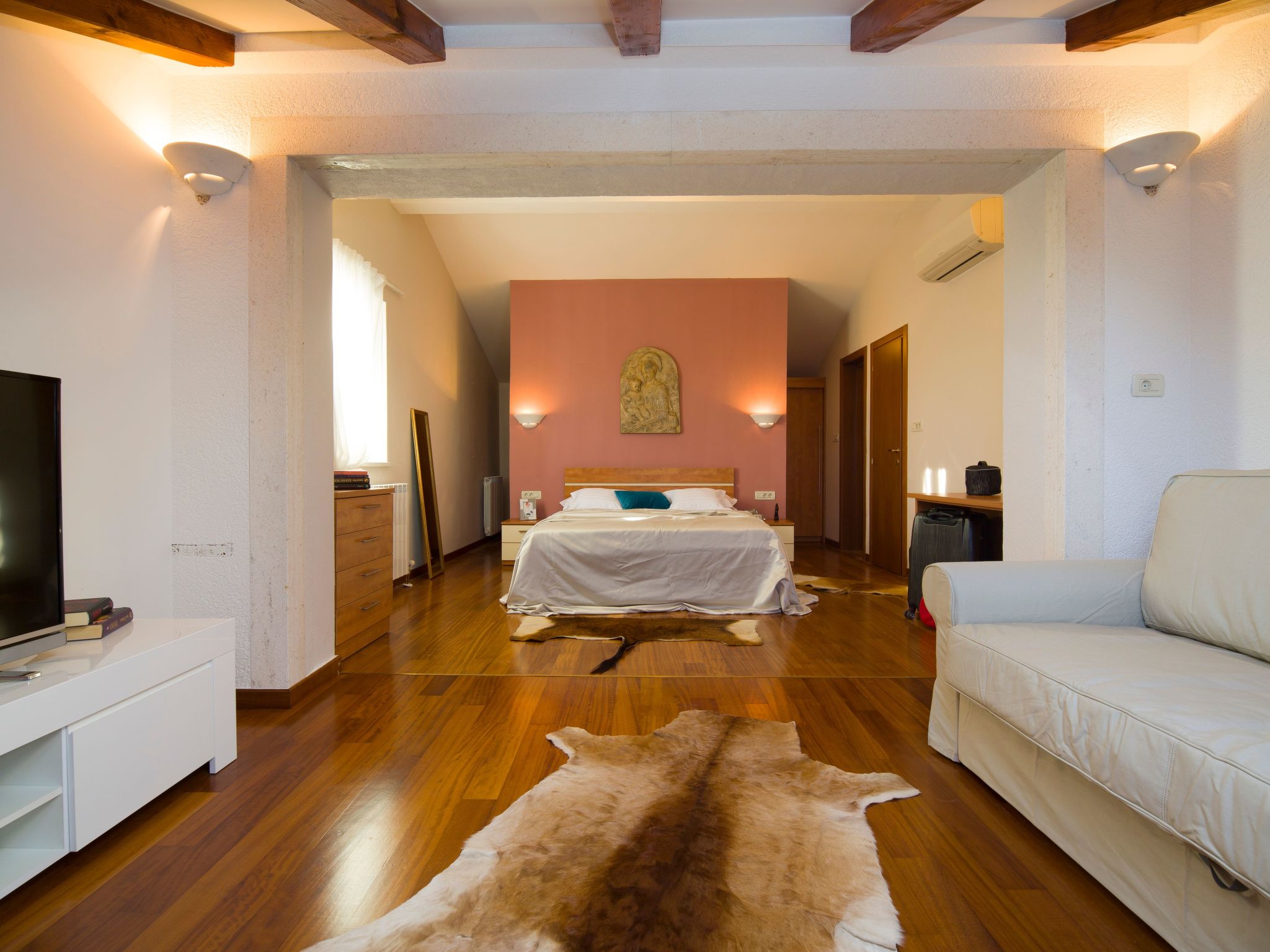 Ferienvilla mit Garten, Grill und Terrasse-Drinnen