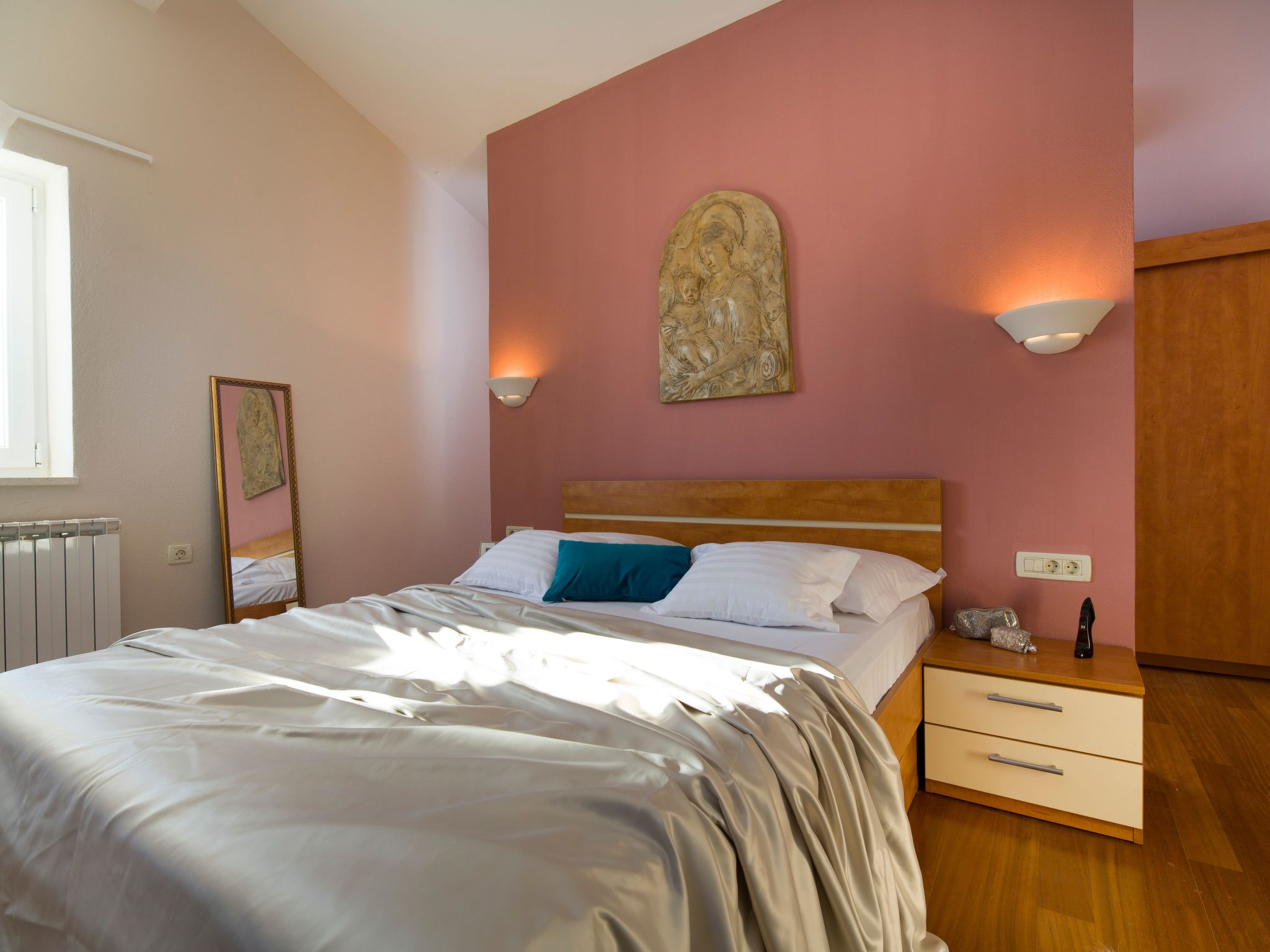 Ferienvilla mit Garten, Grill und Terrasse-Drinnen