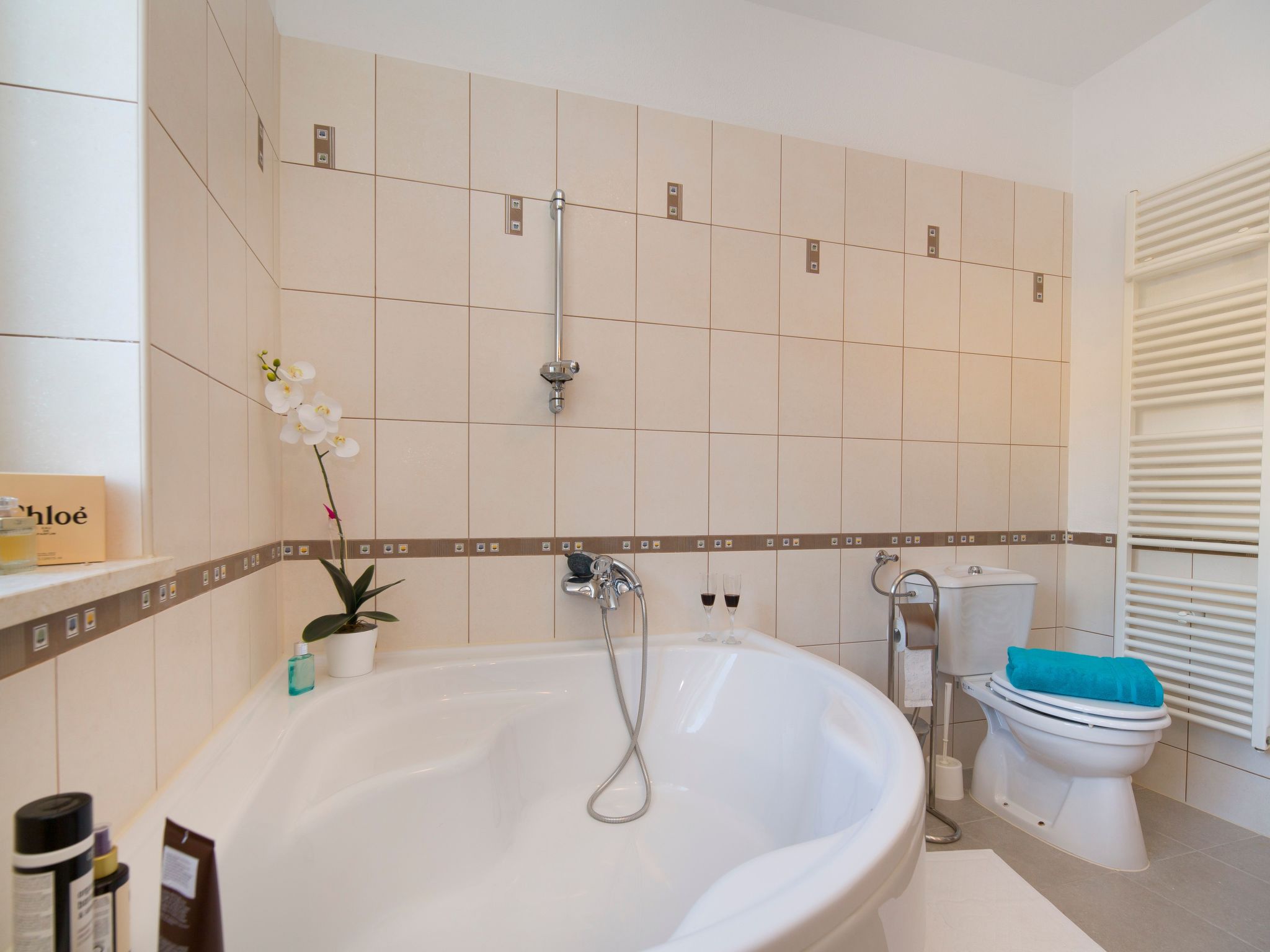 Ferienvilla mit Garten, Grill und Terrasse-Drinnen