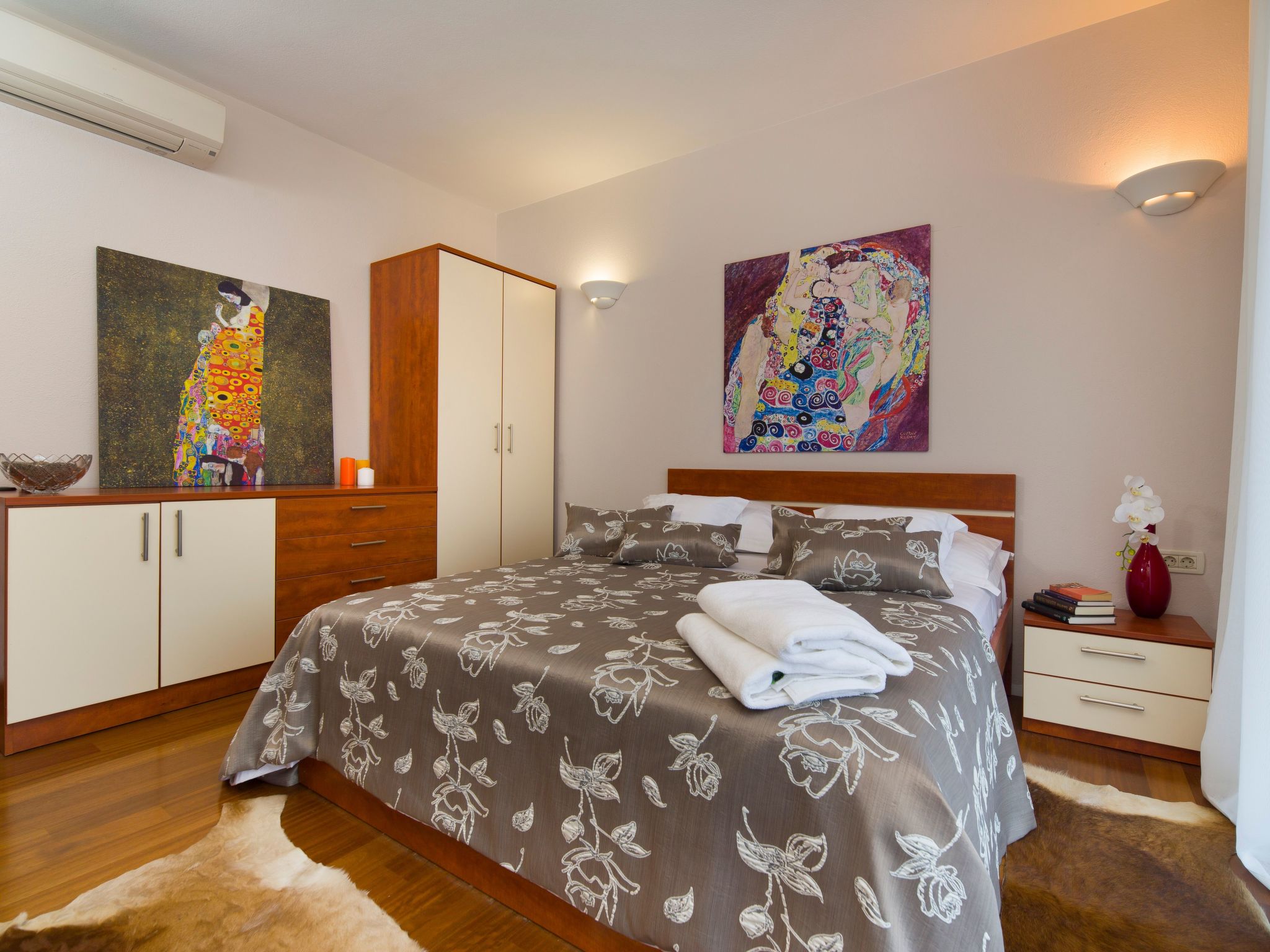 Ferienvilla mit Garten, Grill und Terrasse-Drinnen