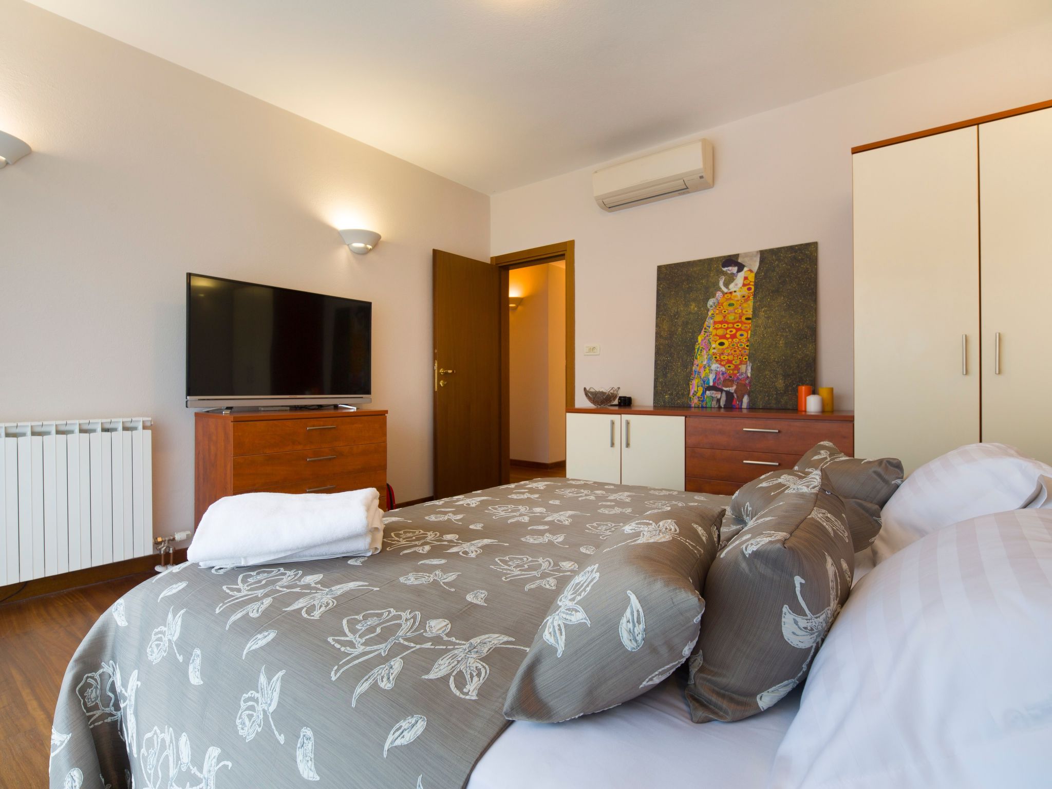 Ferienvilla mit Garten, Grill und Terrasse-Drinnen