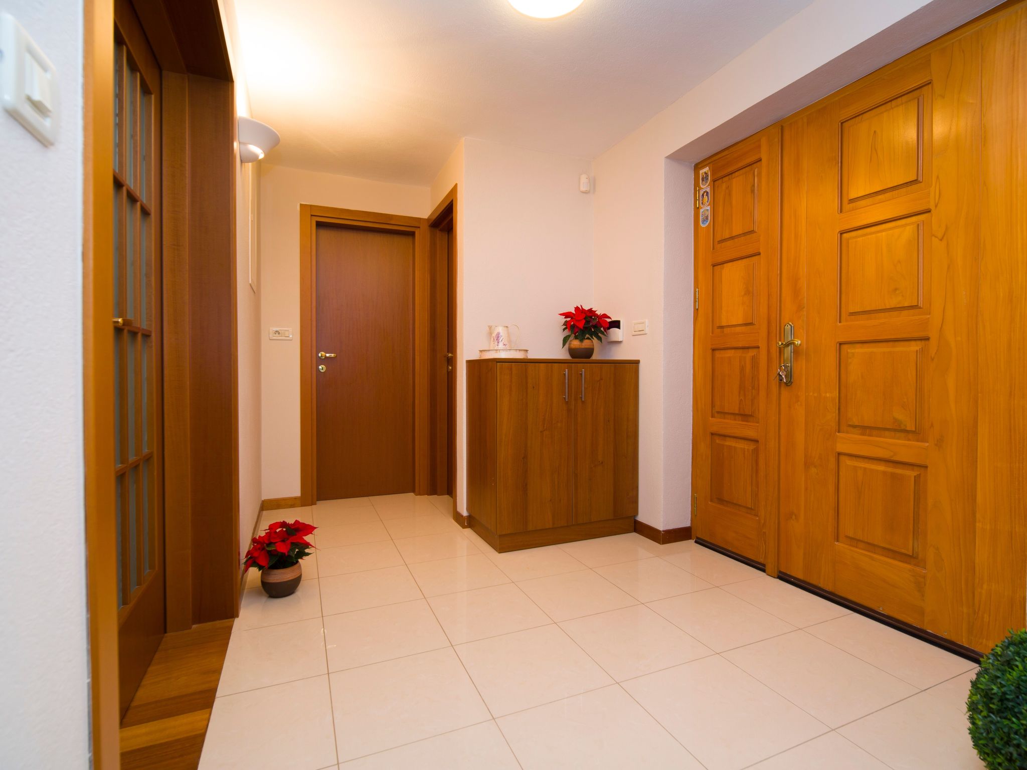 Ferienvilla mit Garten, Grill und Terrasse-Drinnen