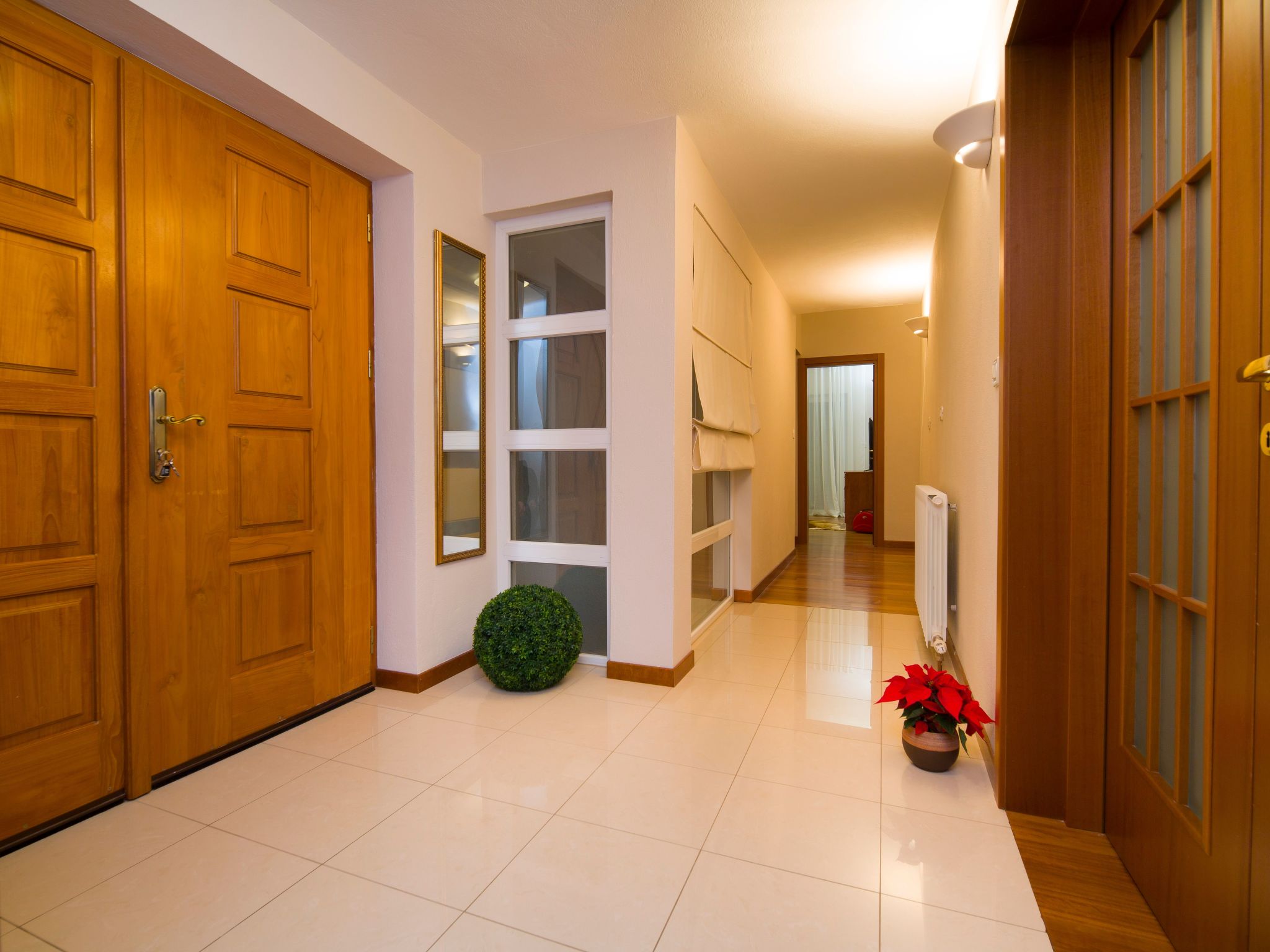 Ferienvilla mit Garten, Grill und Terrasse-Drinnen