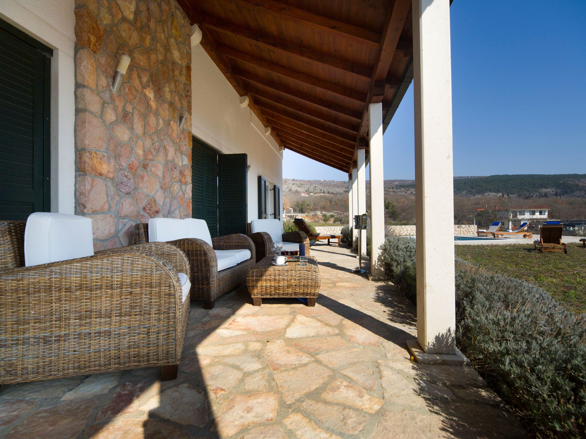 Ferienvilla mit Garten, Grill und Terrasse-Drinnen