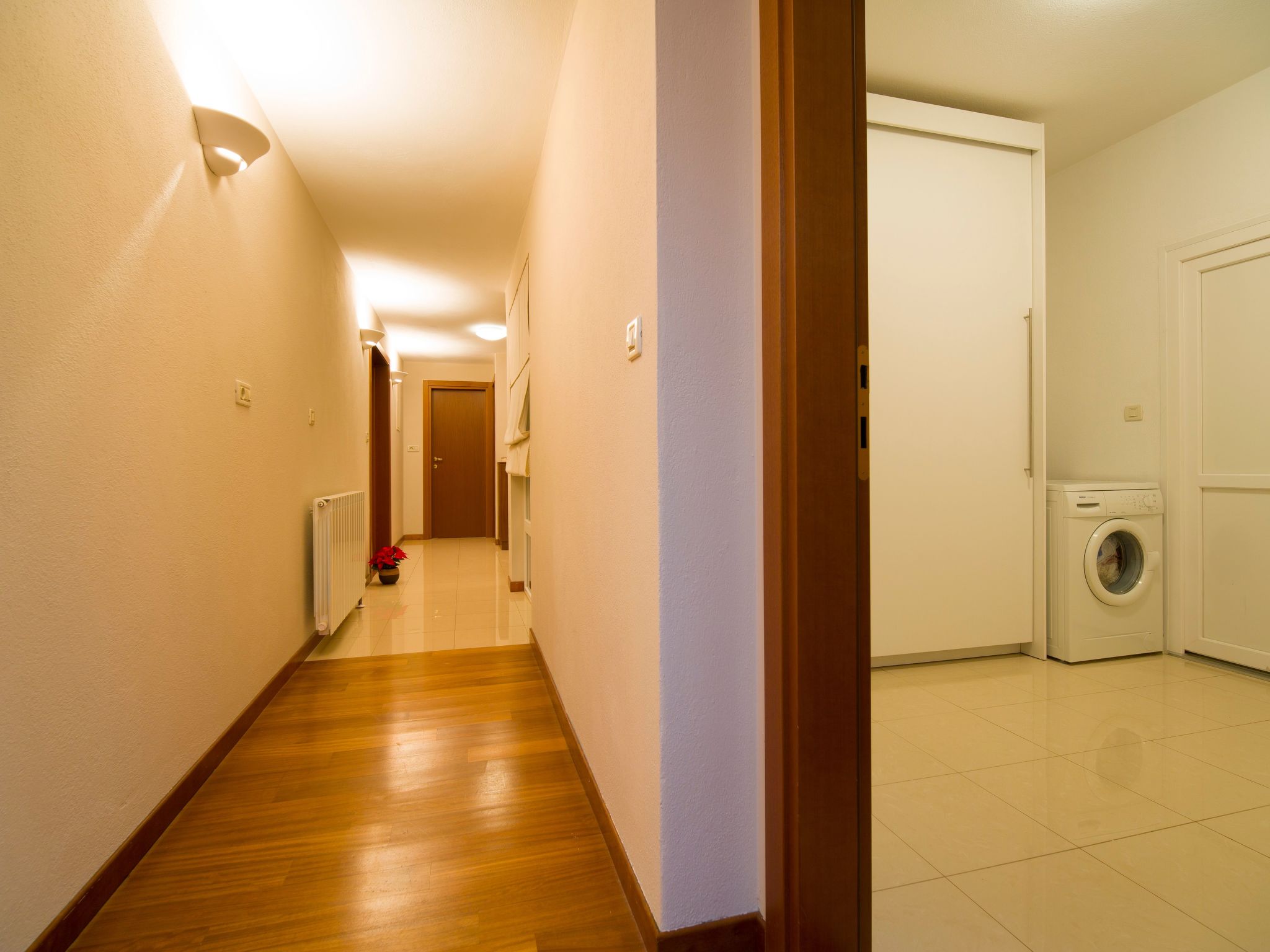 Ferienvilla mit Garten, Grill und Terrasse-Drinnen