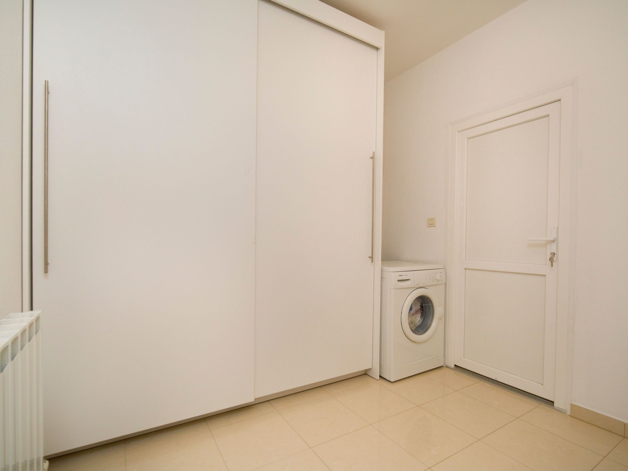 Ferienvilla mit Garten, Grill und Terrasse-Drinnen