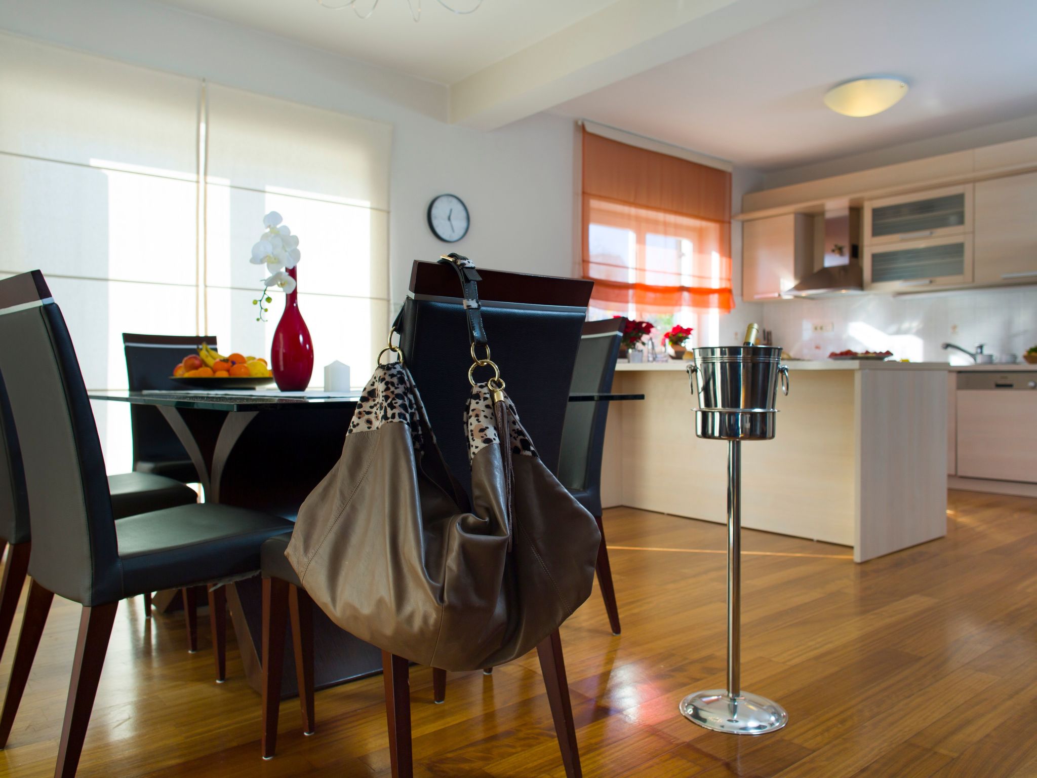 Ferienvilla mit Garten, Grill und Terrasse-Drinnen