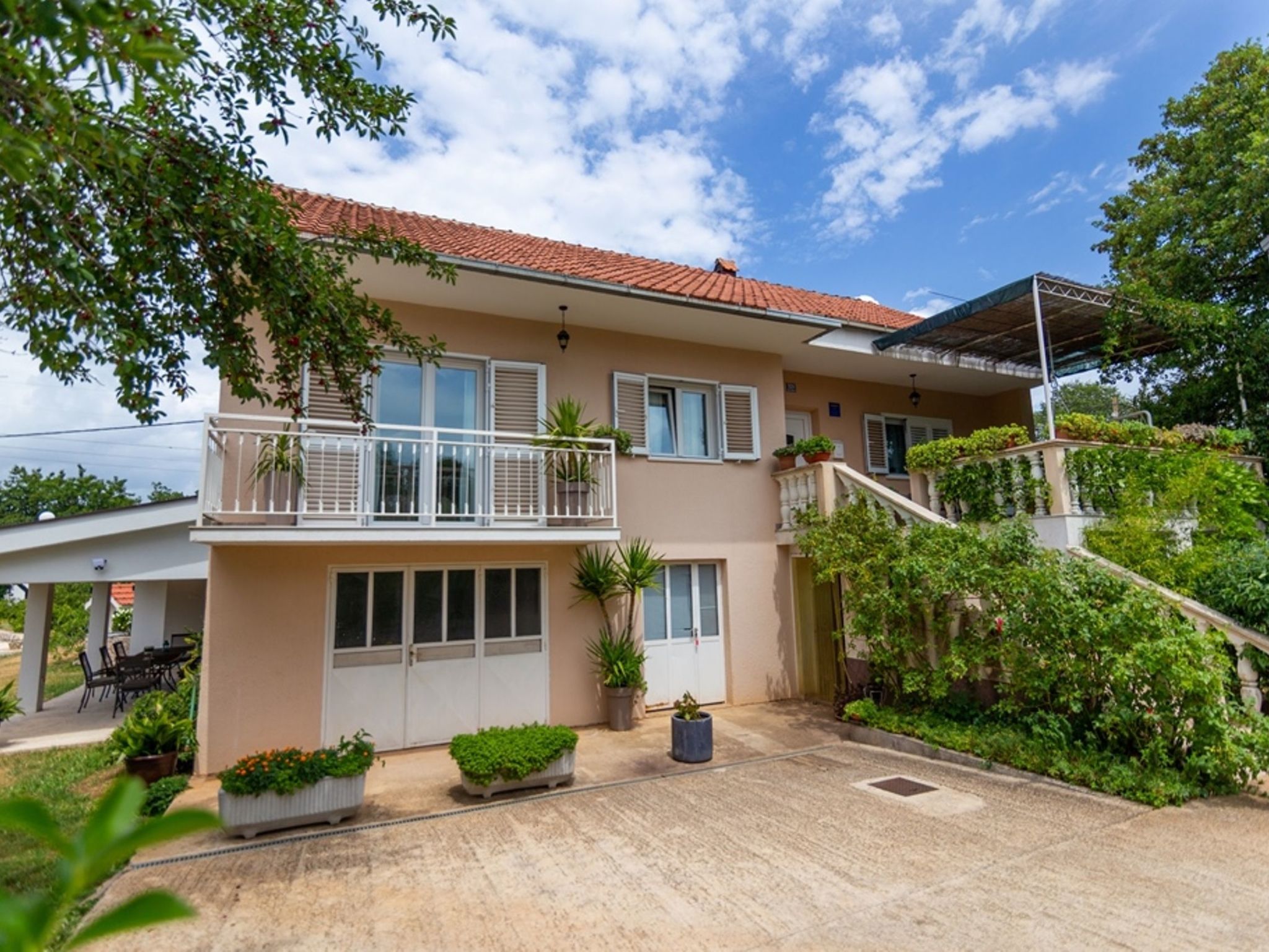 Villa Mia Flora mit Pool-Drinnen