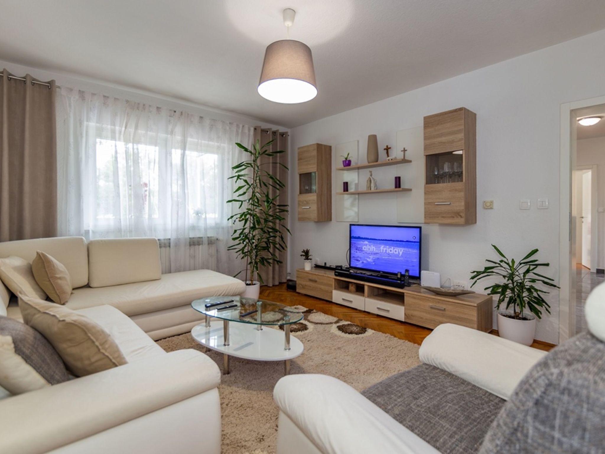 Villa Mia Flora mit Pool-Drinnen