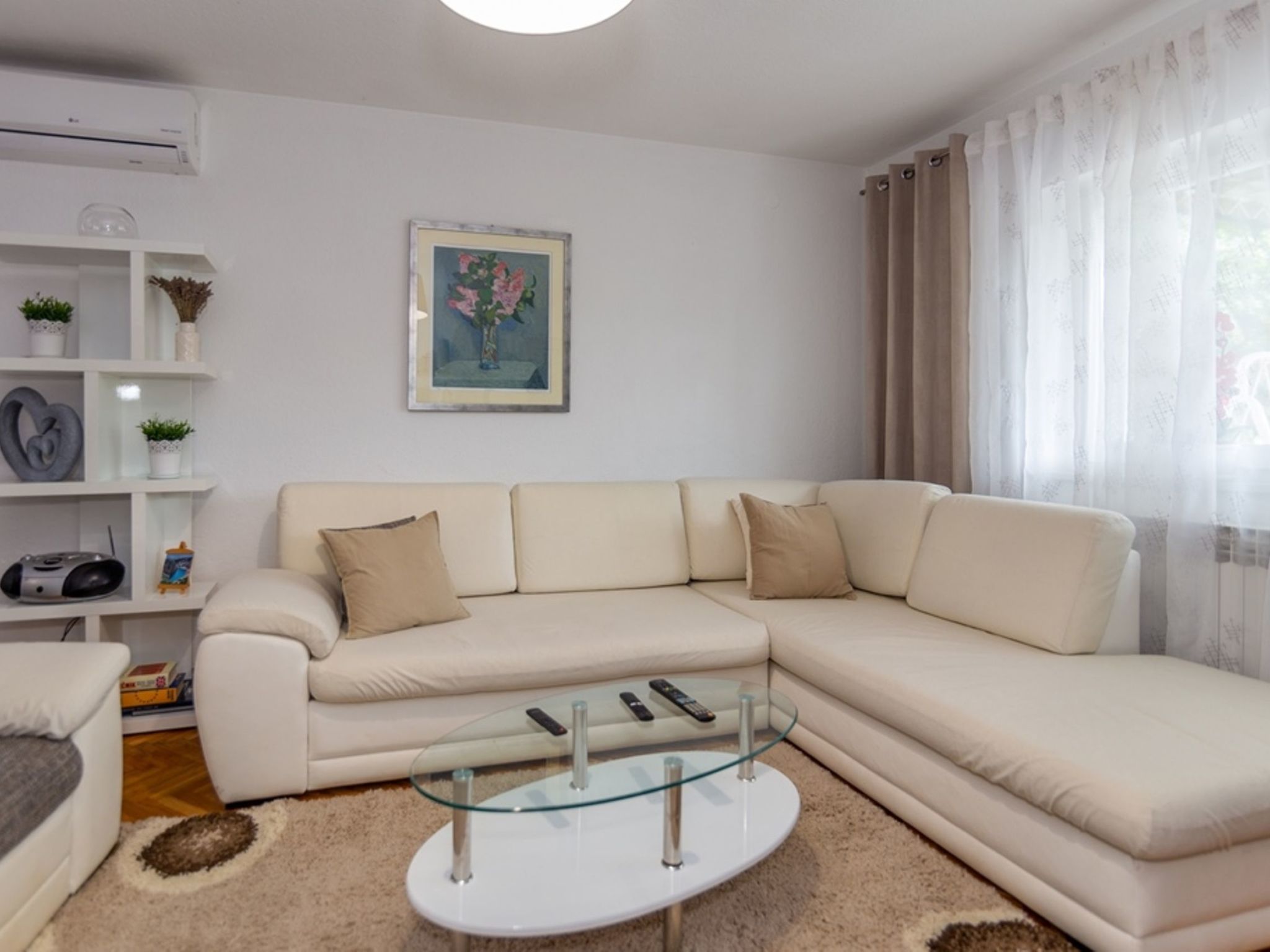 Villa Mia Flora mit Pool-Drinnen