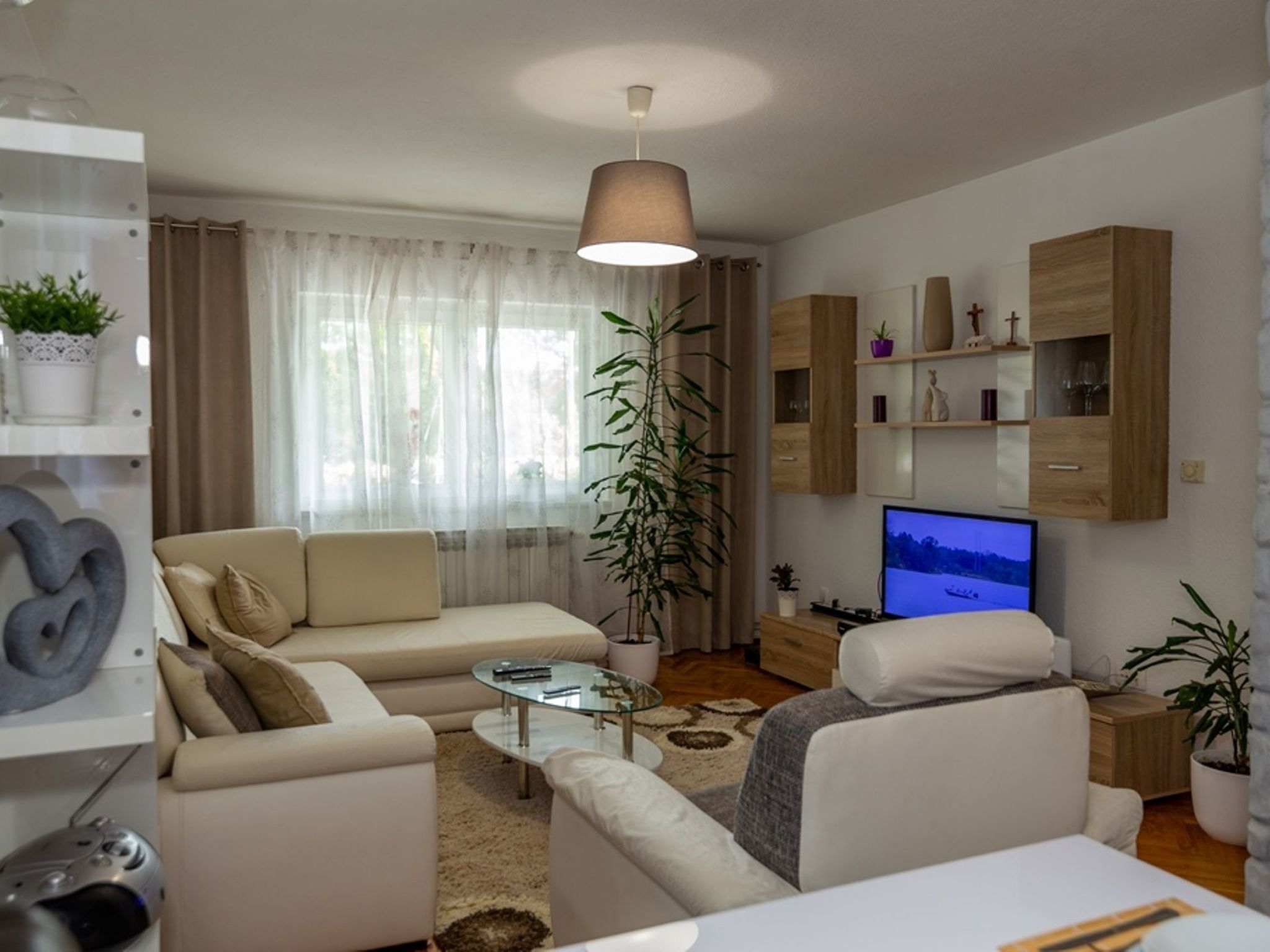 Villa Mia Flora mit Pool-Drinnen