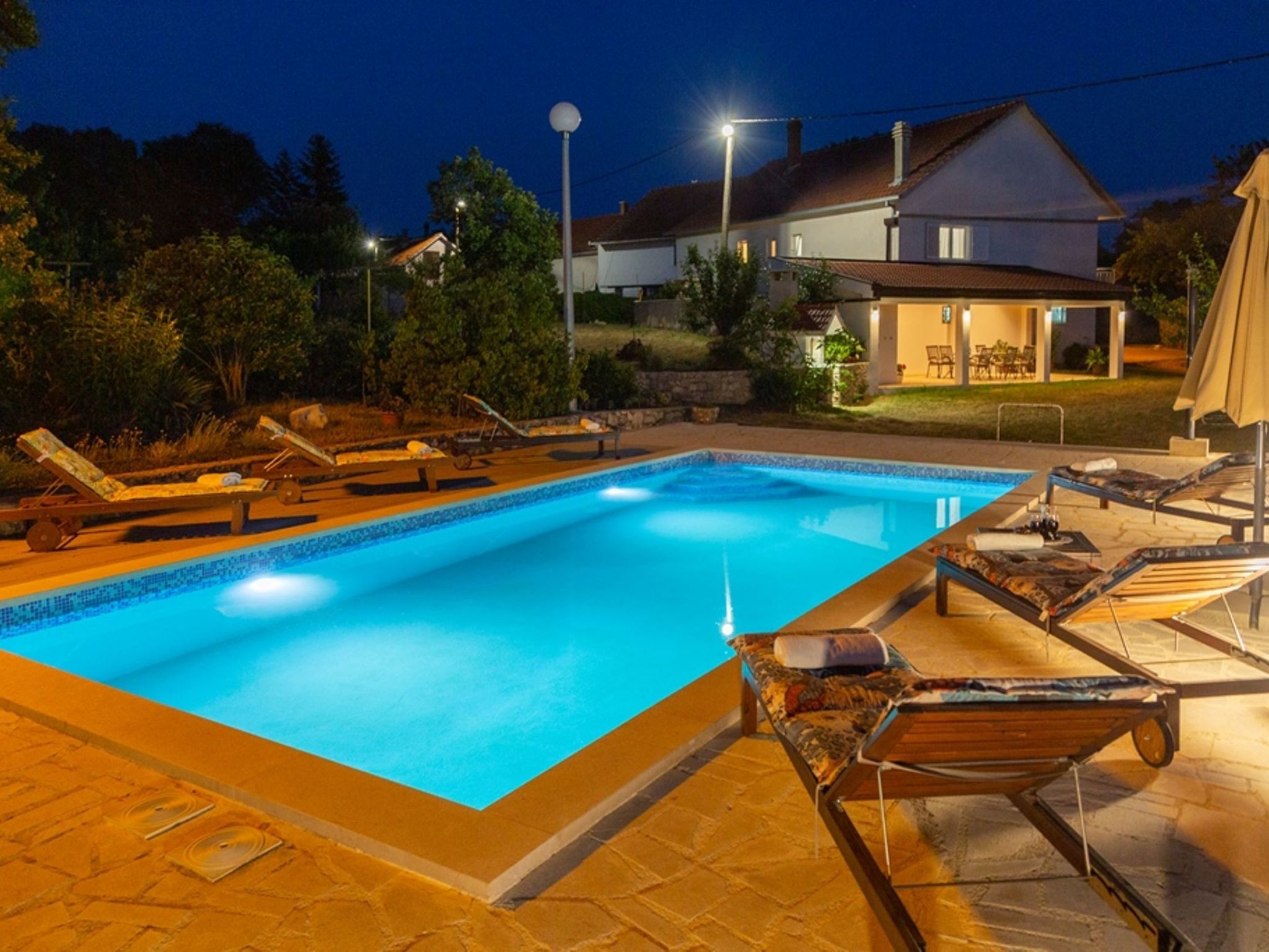 Villa Mia Flora mit Pool-Drinnen