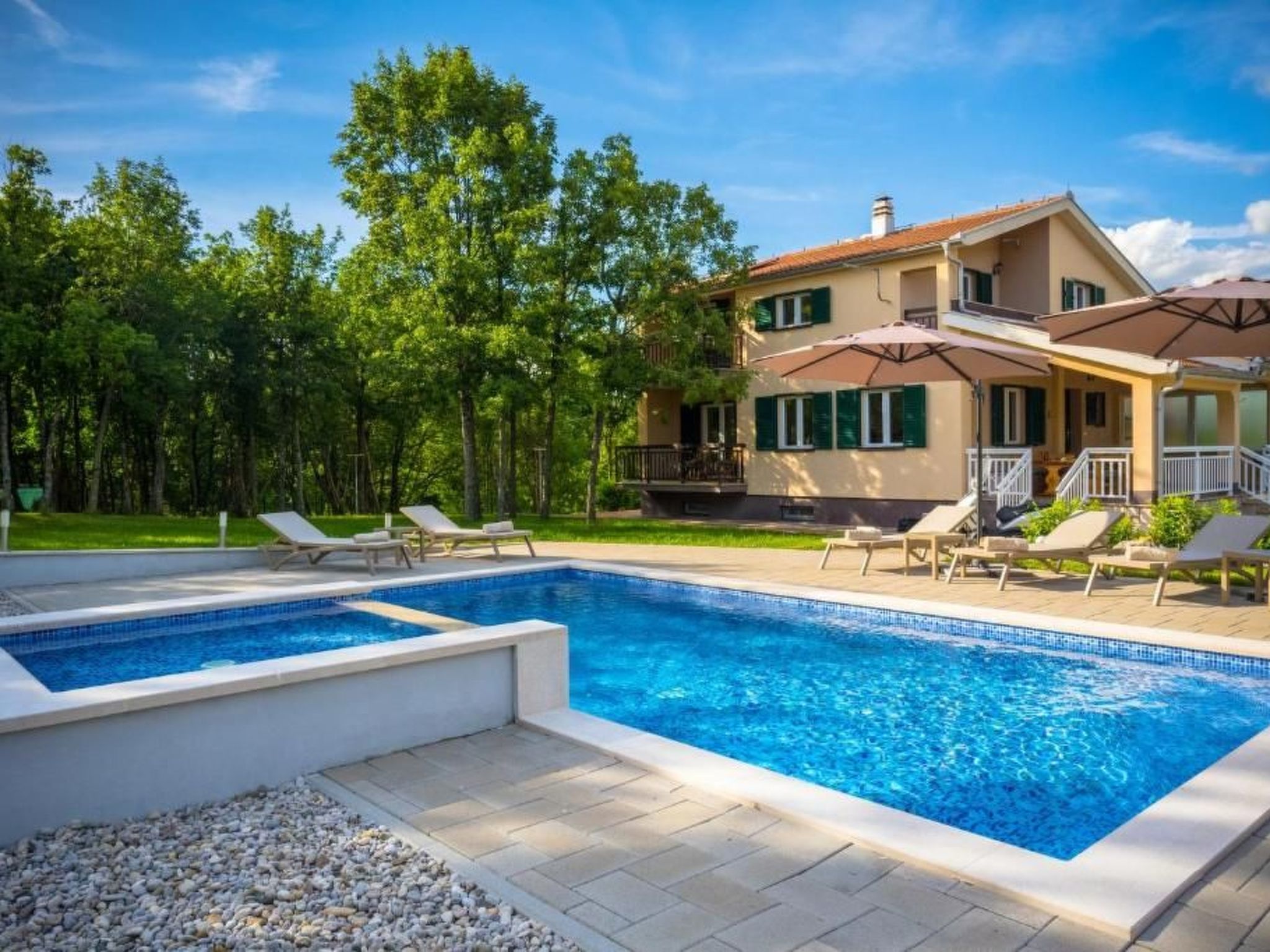 "Alte Eiche" mit Pool, Grill, Terrasse-Drinnen
