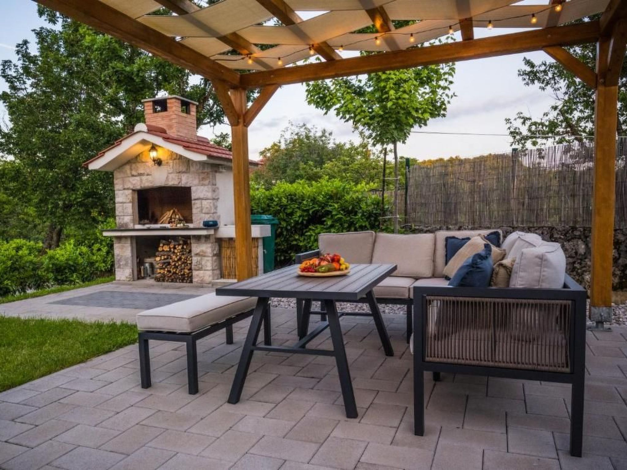 "Alte Eiche" mit Pool, Grill, Terrasse-Drinnen