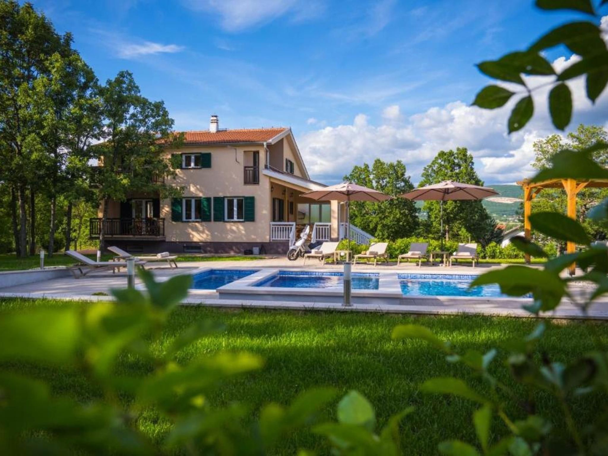 "Alte Eiche" mit Pool, Grill, Terrasse-Drinnen