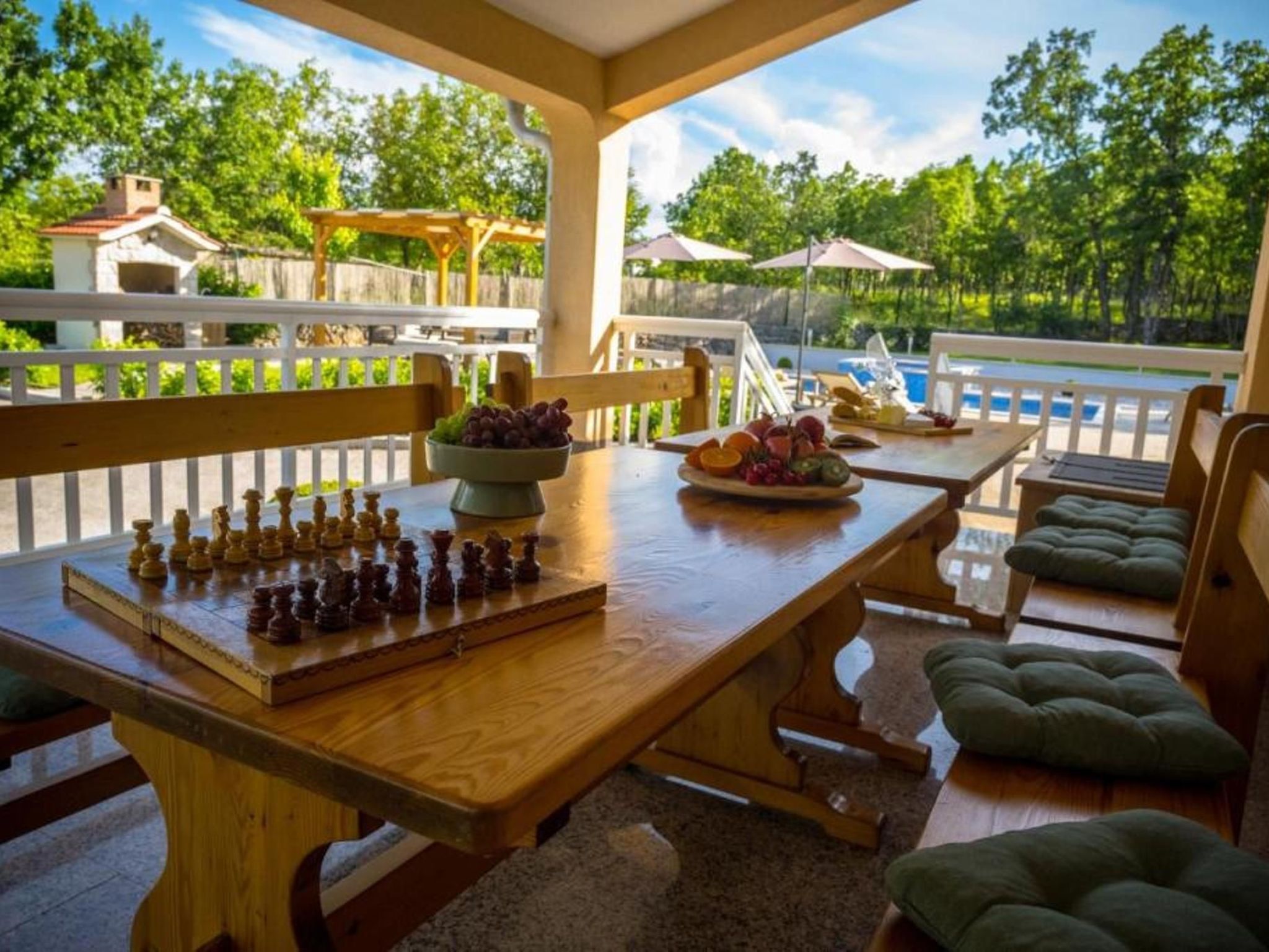 "Alte Eiche" mit Pool, Grill, Terrasse-Drinnen