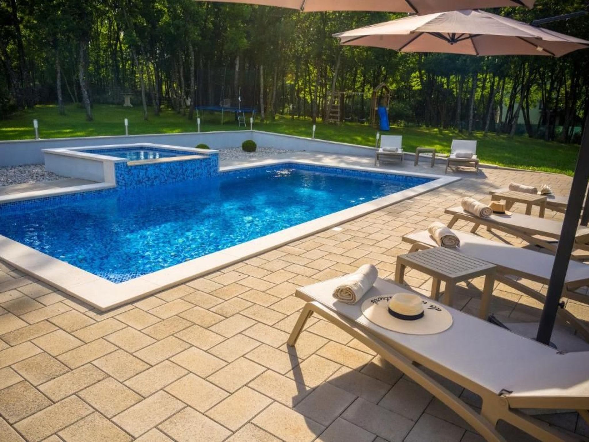 "Alte Eiche" mit Pool, Grill, Terrasse-Drinnen