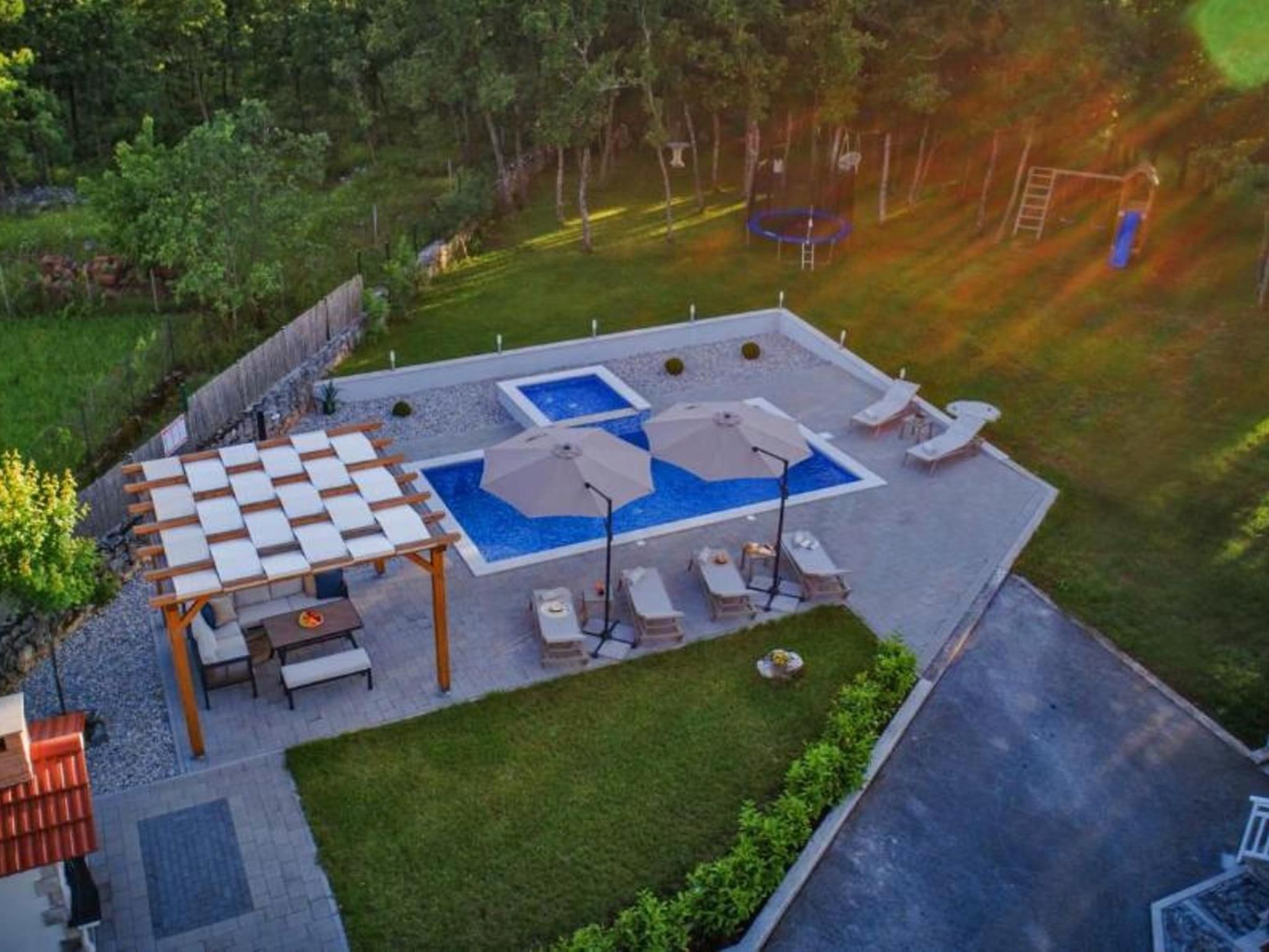 "Alte Eiche" mit Pool, Grill, Terrasse-Drinnen