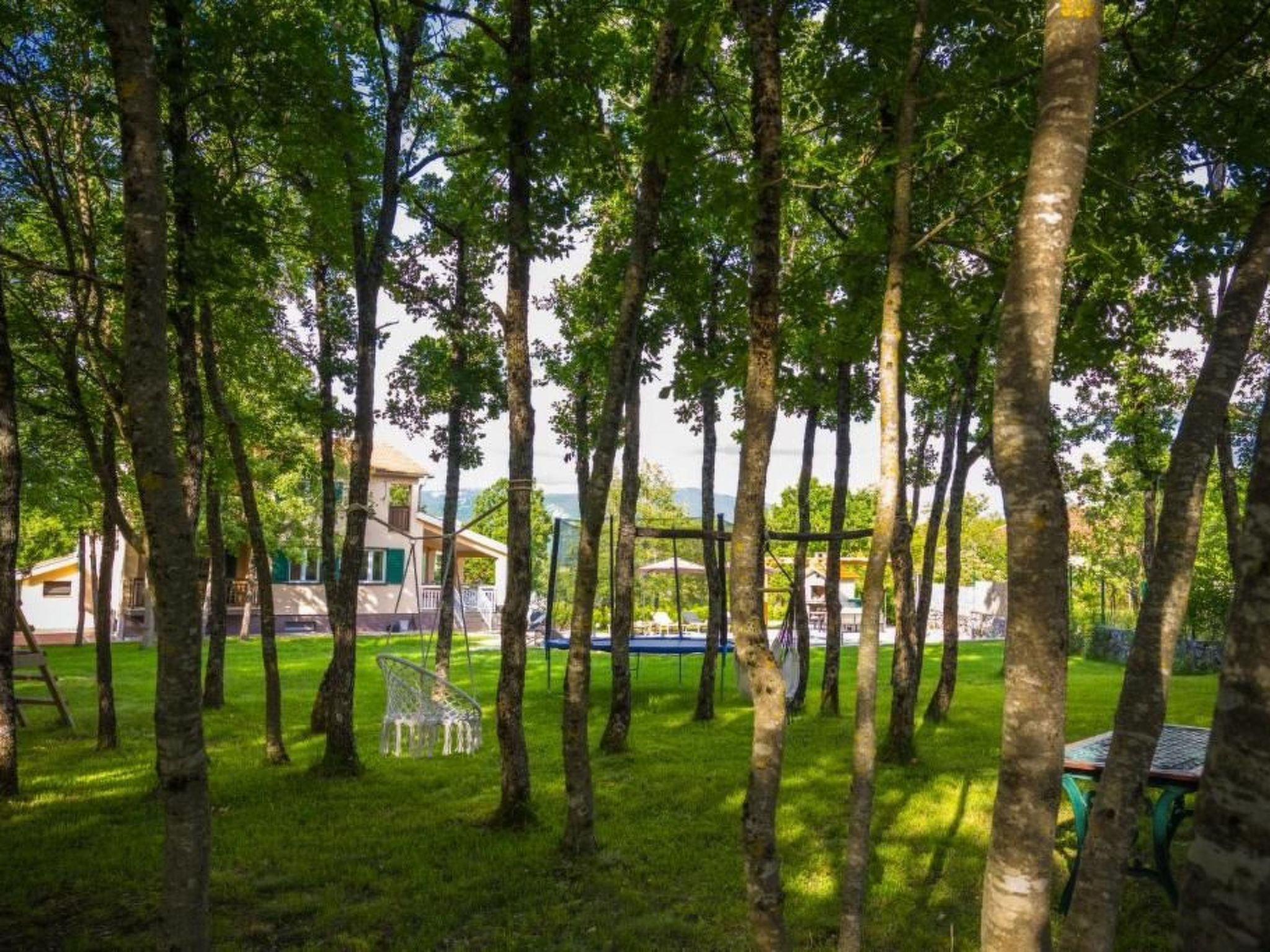 "Alte Eiche" mit Pool, Grill, Terrasse-Drinnen