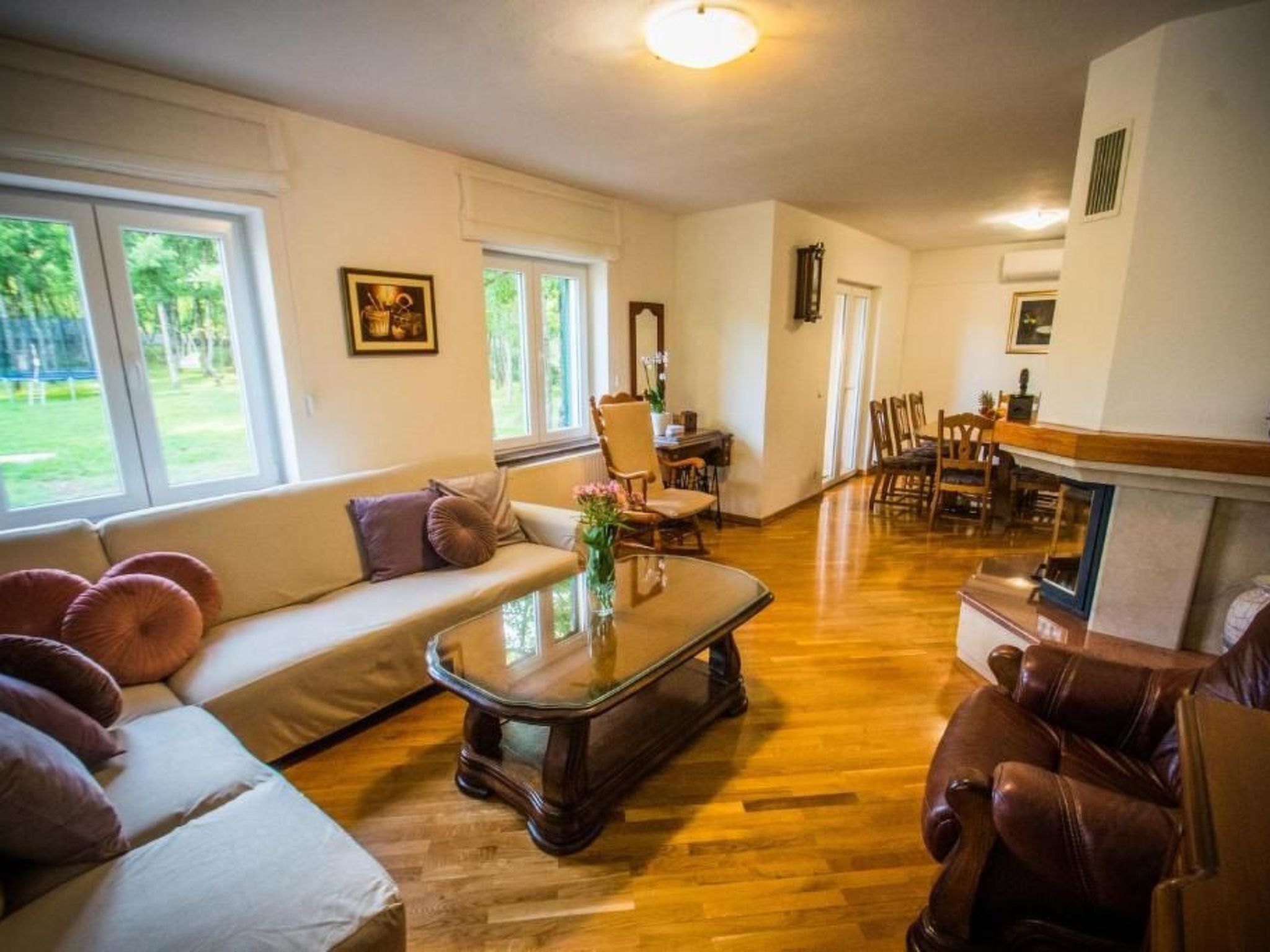 "Alte Eiche" mit Pool, Grill, Terrasse-Drinnen