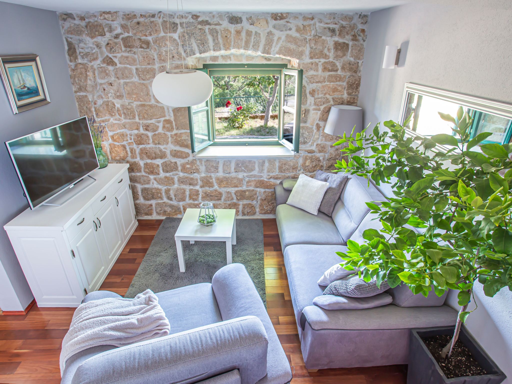 Großes Ferienhaus in Gornji Vinjani mit Pool