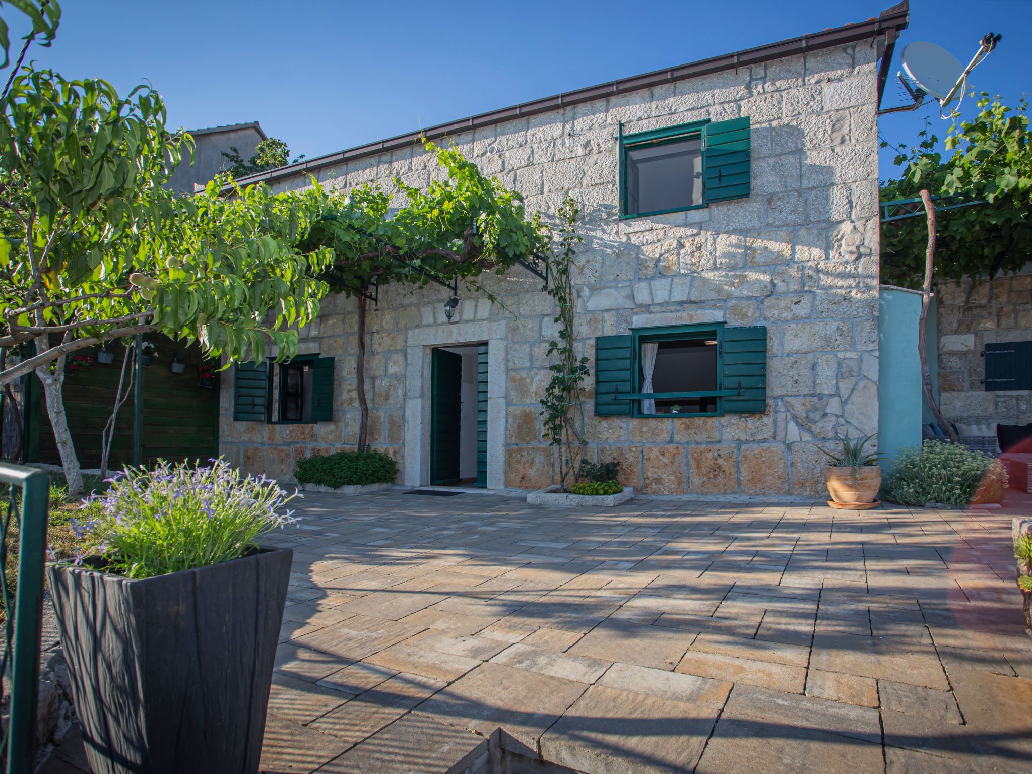 Großes Ferienhaus in Gornji Vinjani mit Pool - Image-tags.info