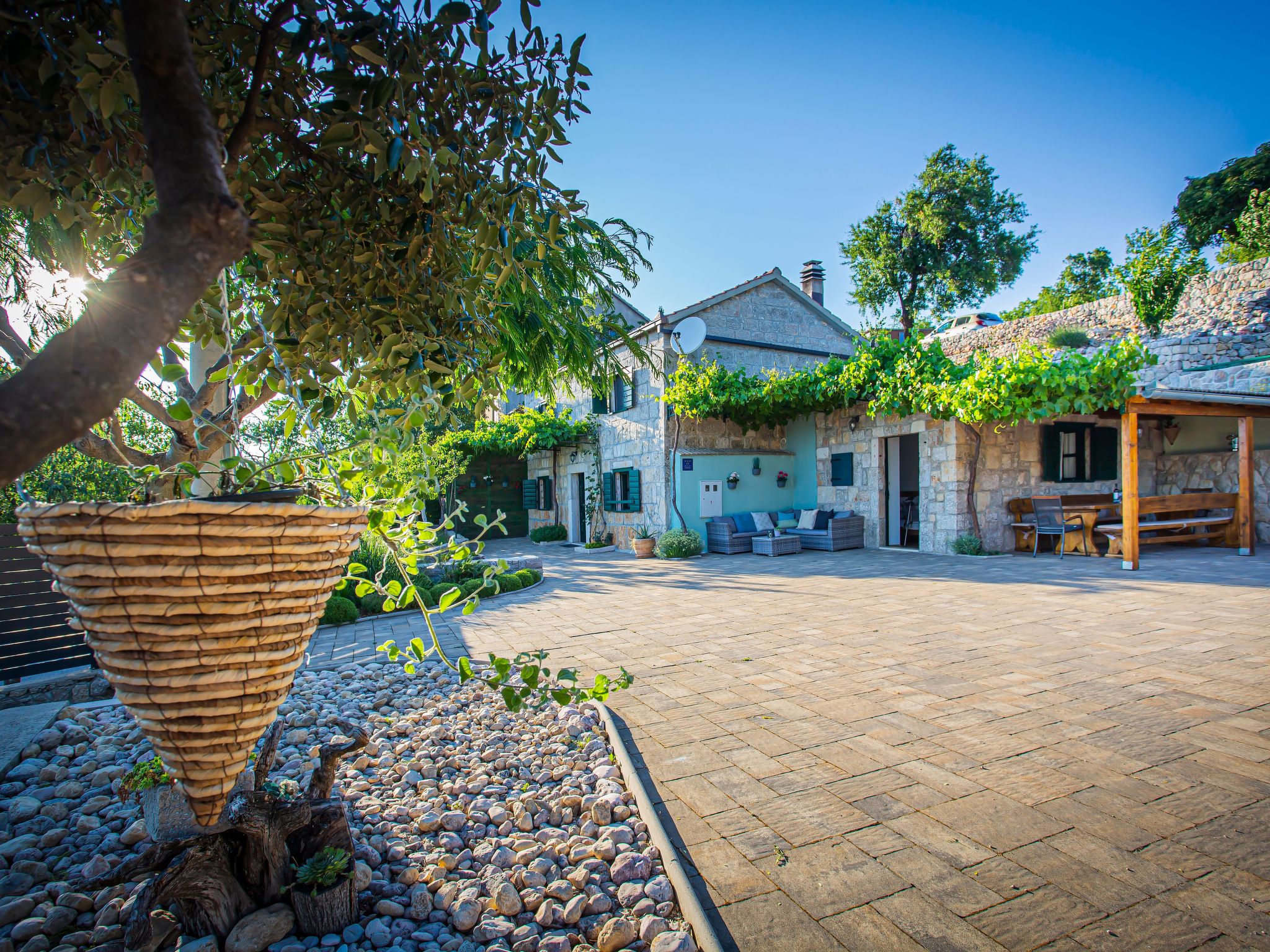 Großes Ferienhaus in Gornji Vinjani mit Pool