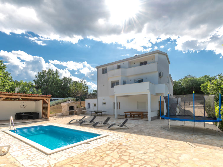 Aan het strand: Ruim vakantiehuis Villa Dalmatina in Imotski in Imotski