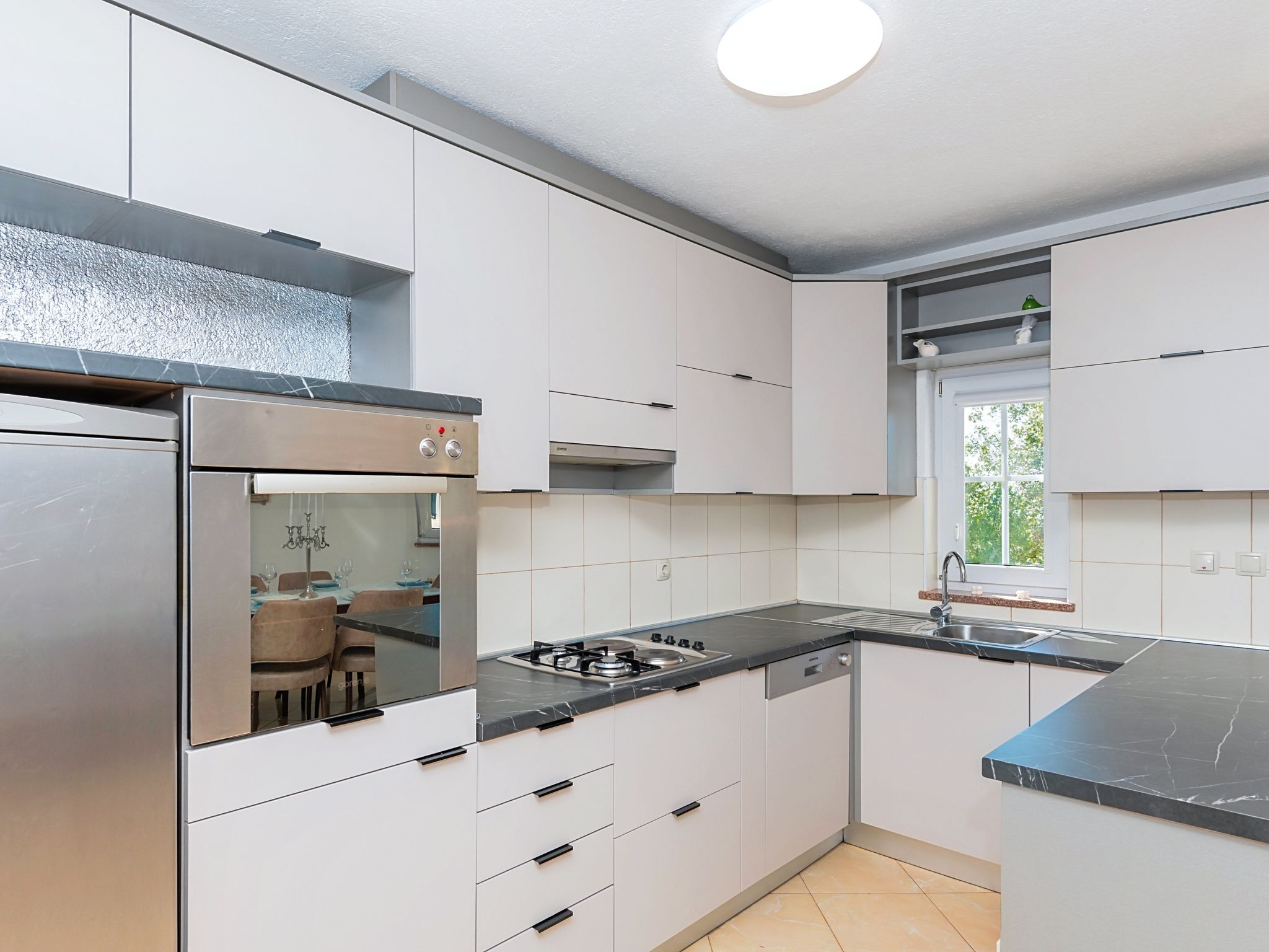 Maison Secret Gem – Cuisine et coin repas, photo 11 sur 56